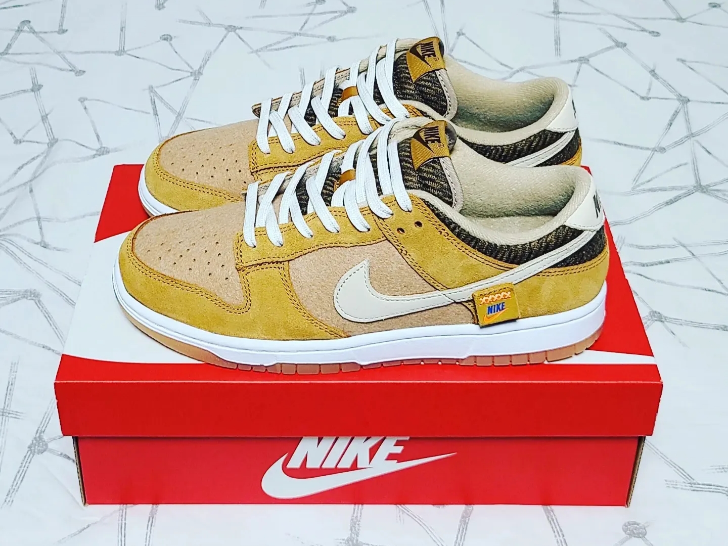 Nike Dunk Low SE Praline Desert Ochre 착용 스타일 - 2