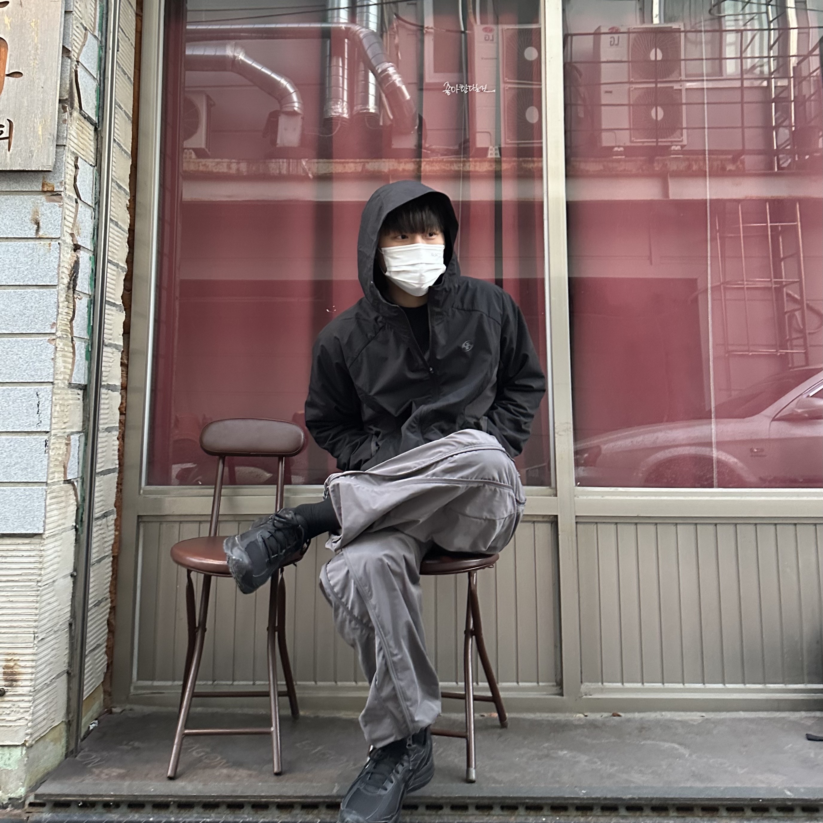 Sansan Gear Alpha Jacket Black - 22FW, Sansan Gear Zipper Pants Dark Grey - 22FW 착용 스타일 - 1