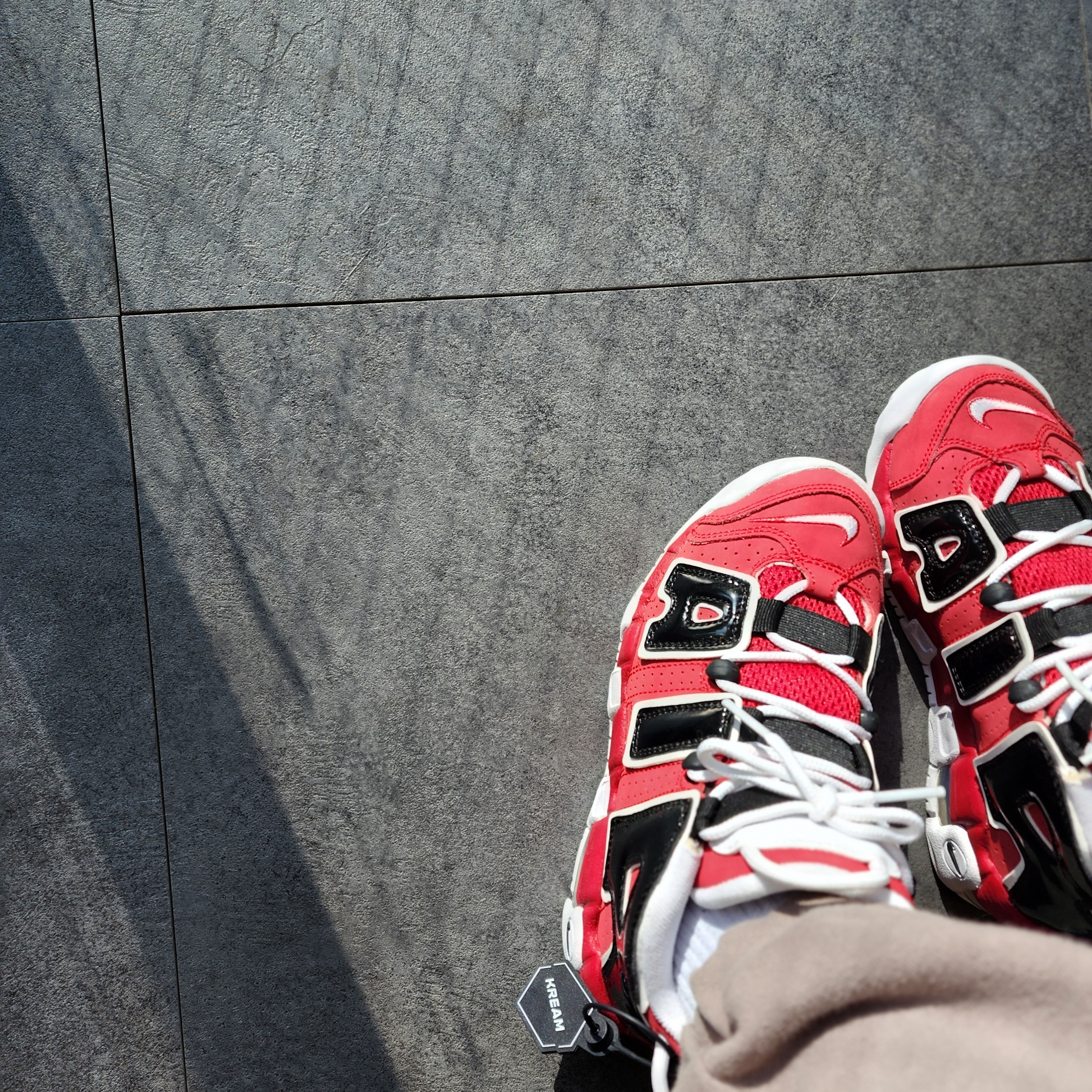 (GS) Nike Air More Uptempo 96 Bulls 2021, (GS) Nike Air More Uptempo 96 Loud and Clear 2021 착용 스타일 - 3