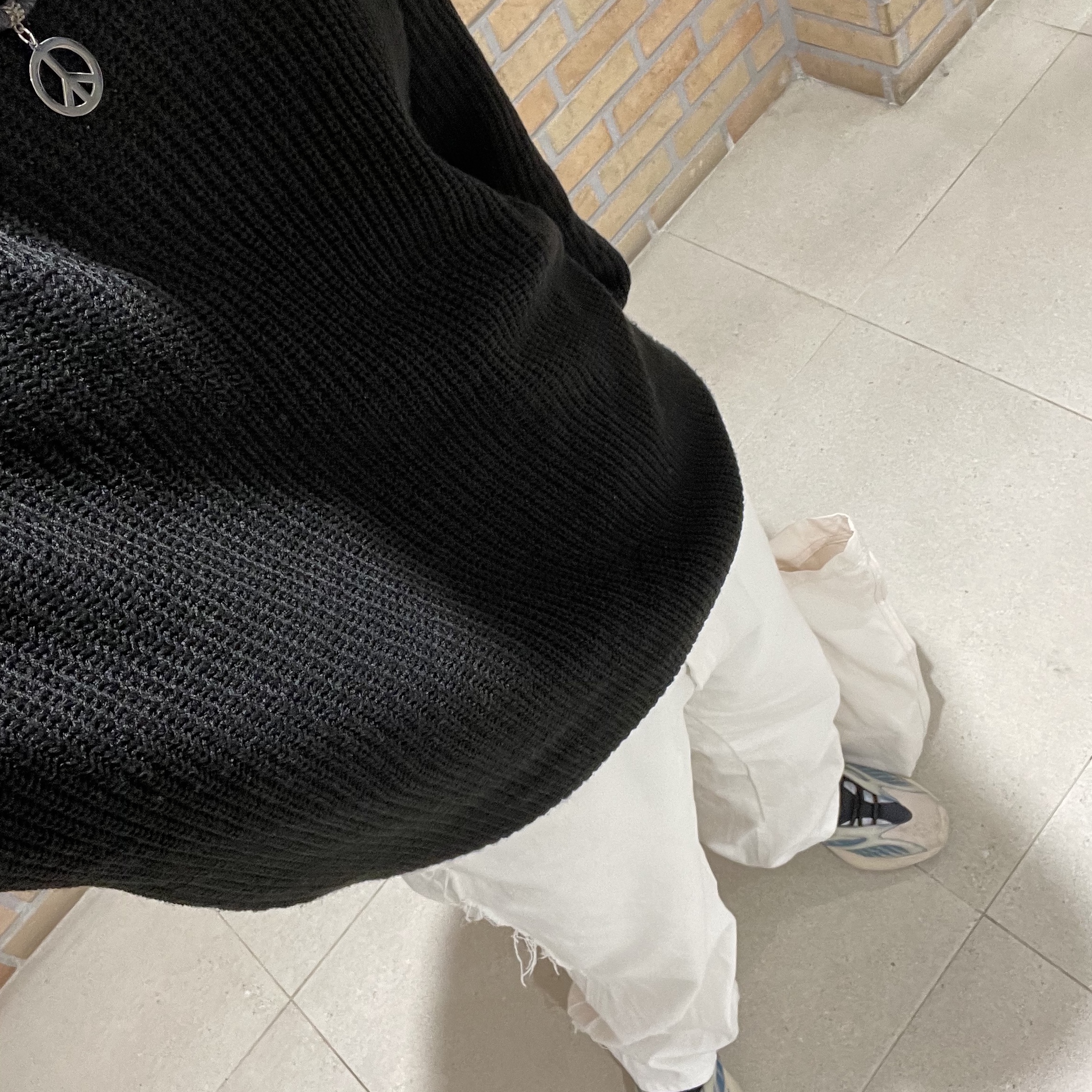 Adidas Yeezy 700 V3 Kyanite 착용 스타일
