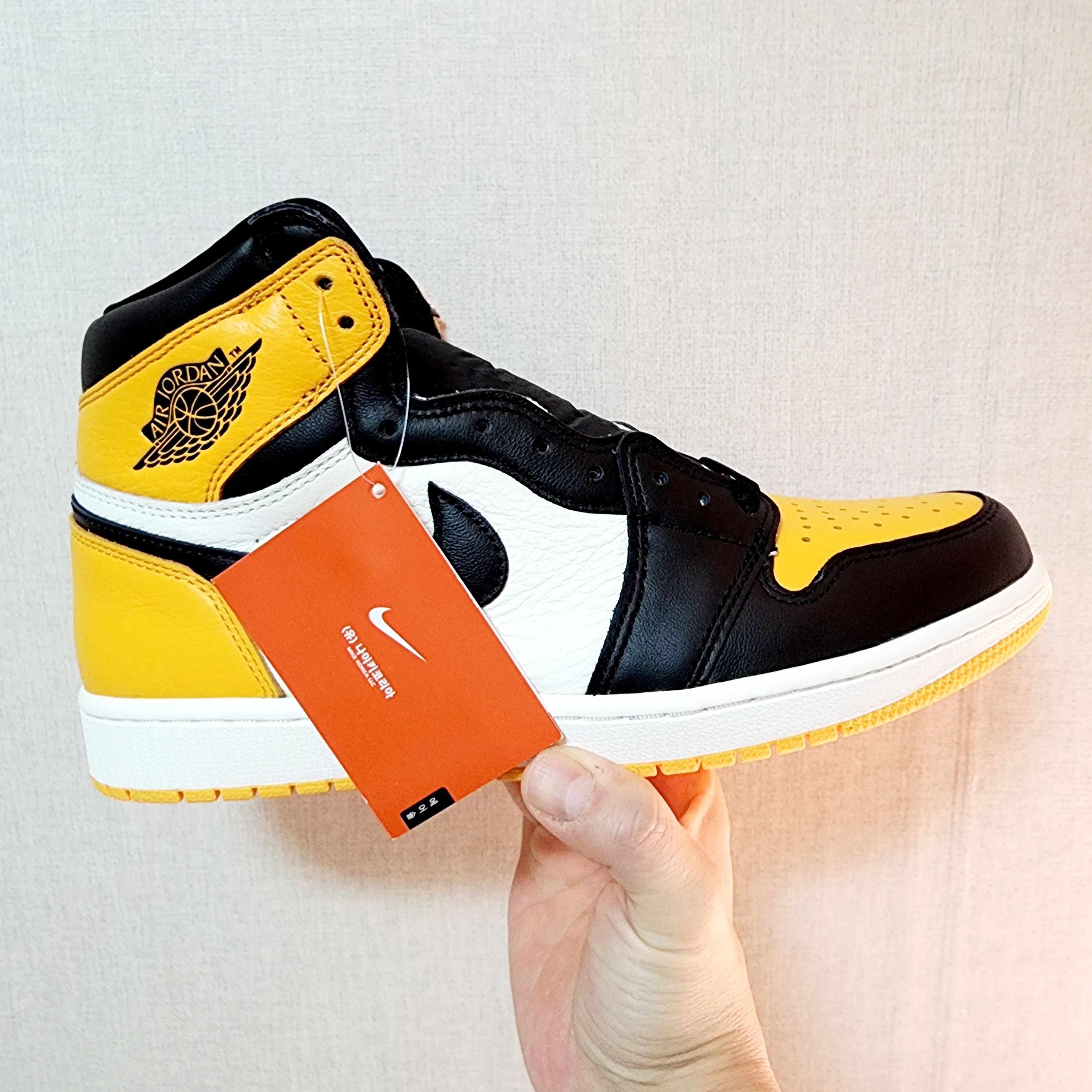 Jordan 1 Retro High OG Taxi 착용 스타일 - 1