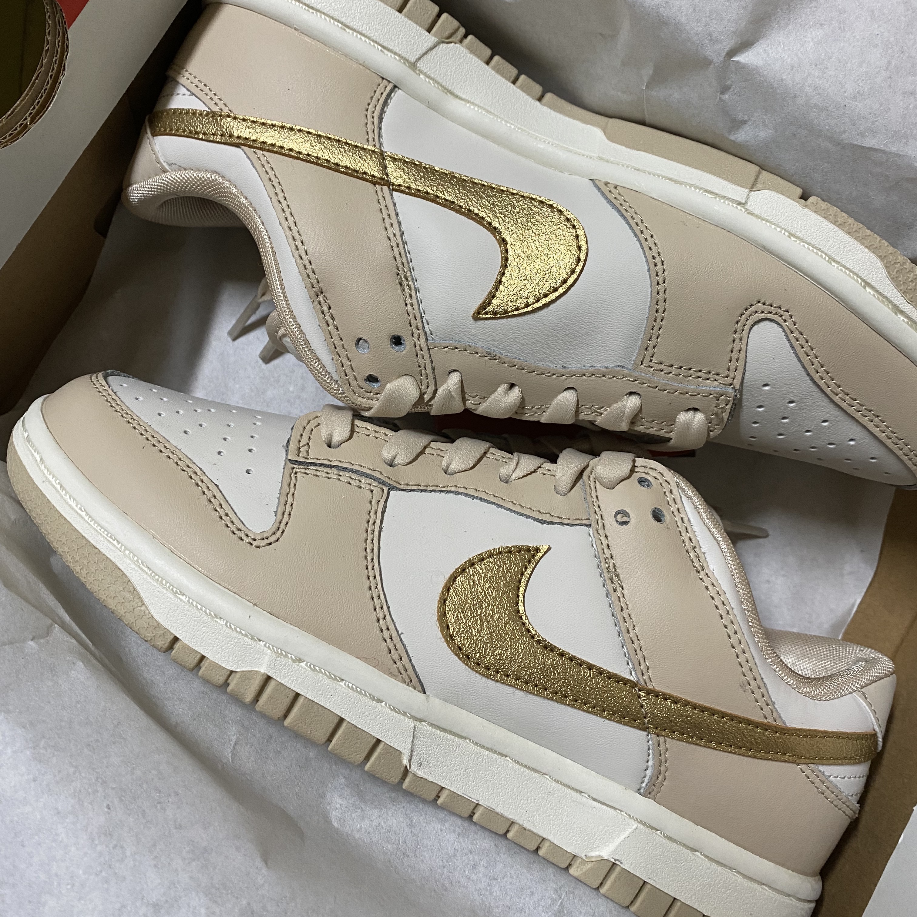 (W) Nike Dunk Low Sanddrift Metallic Gold 착용 스타일
