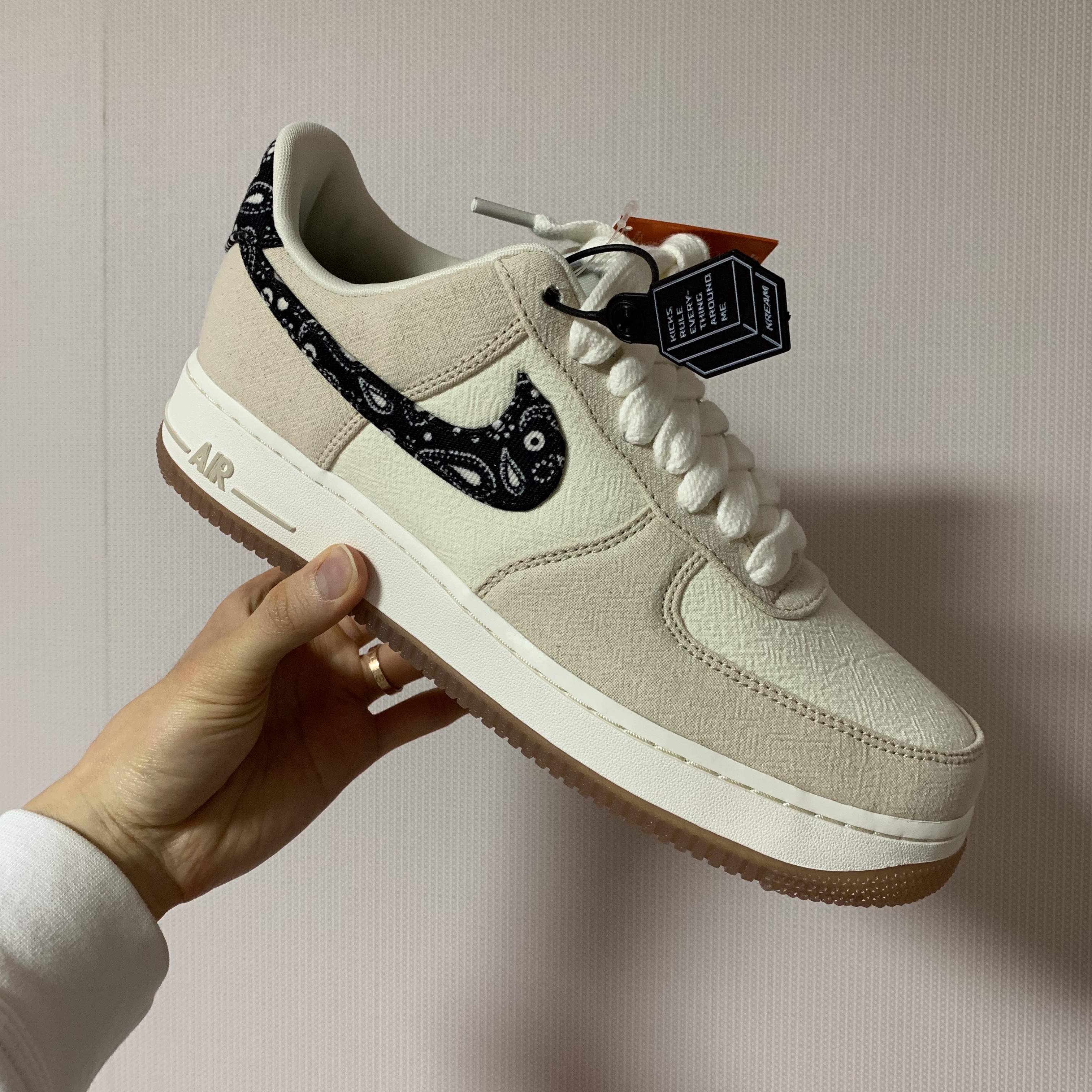 Nike Air Force 1 '07 LV8 Paisley Swoosh 착용 스타일 - 1