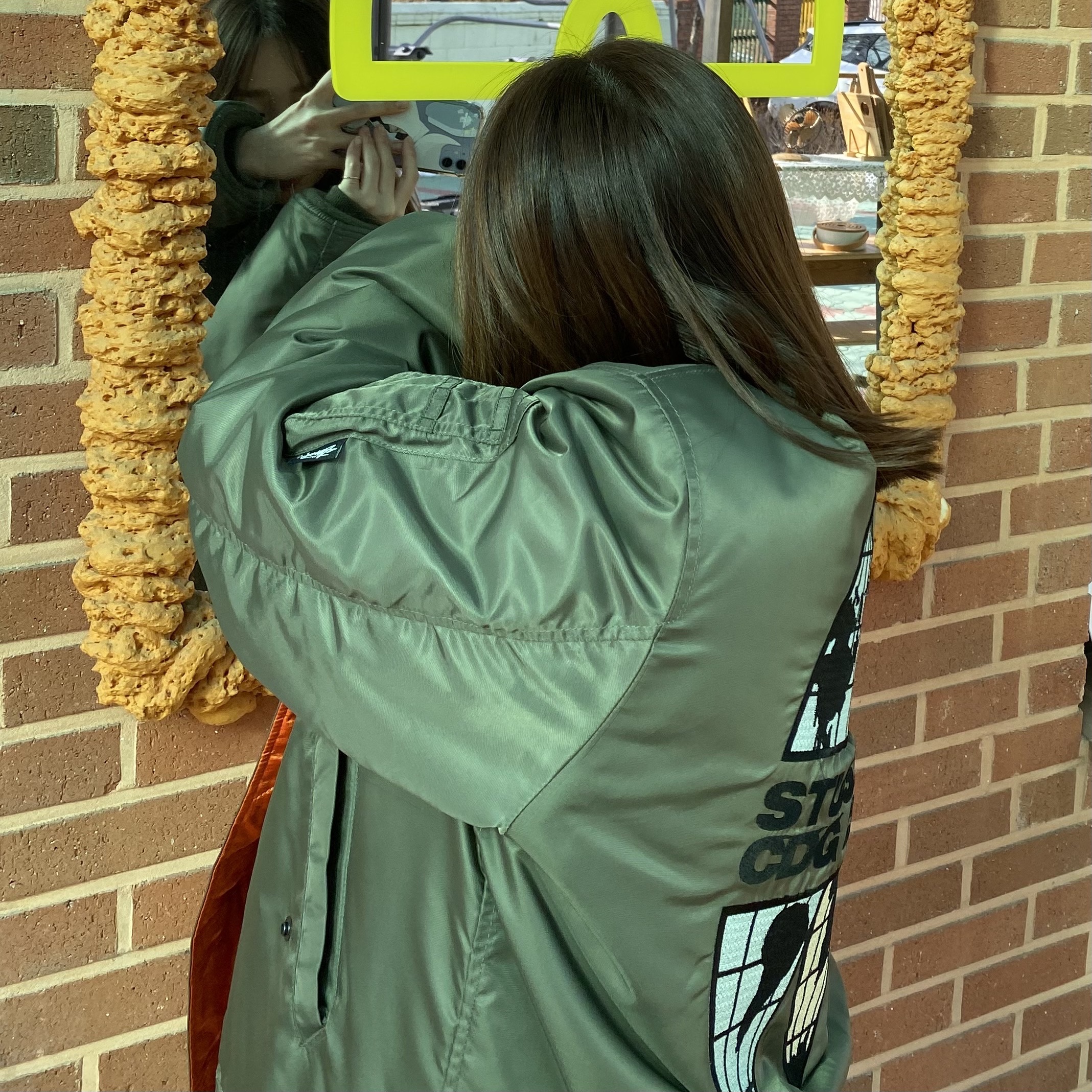 Stussy x CDG MA-1 Jacket Olive 착용 스타일 - 2