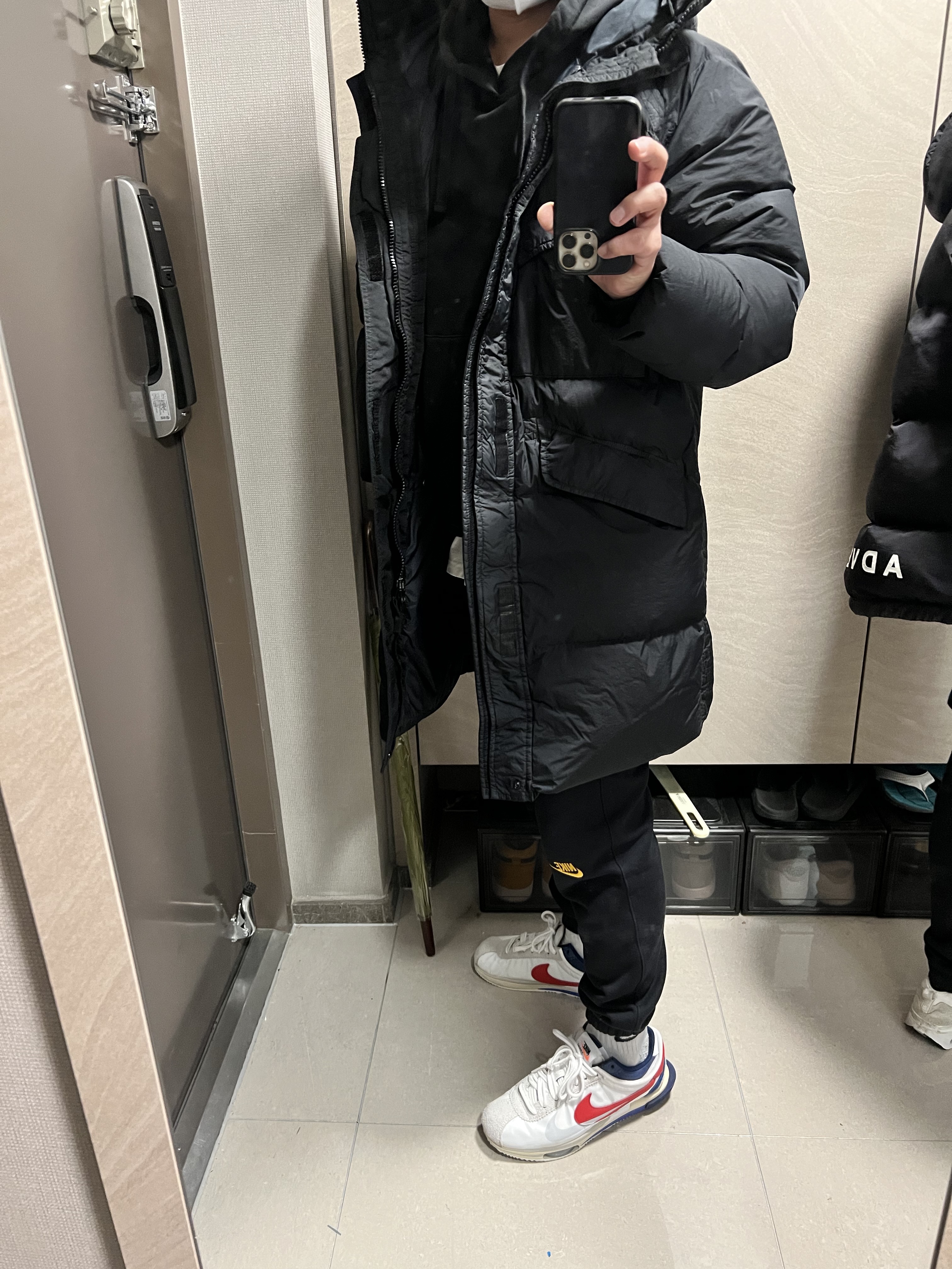Nike x Sacai Zoom Cortez SP White and University Red 착용 스타일