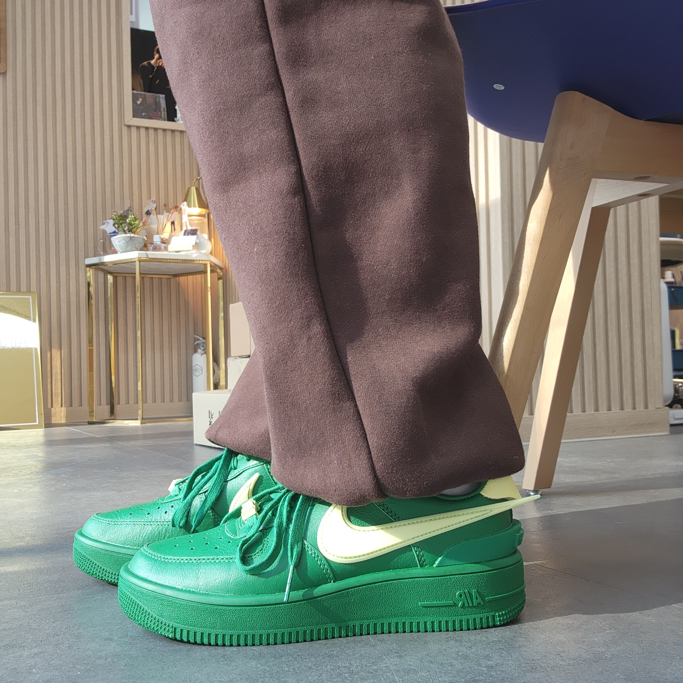 Nike x Ambush Air Force 1 Low SP Pine Green and Citron 착용 스타일 - 4