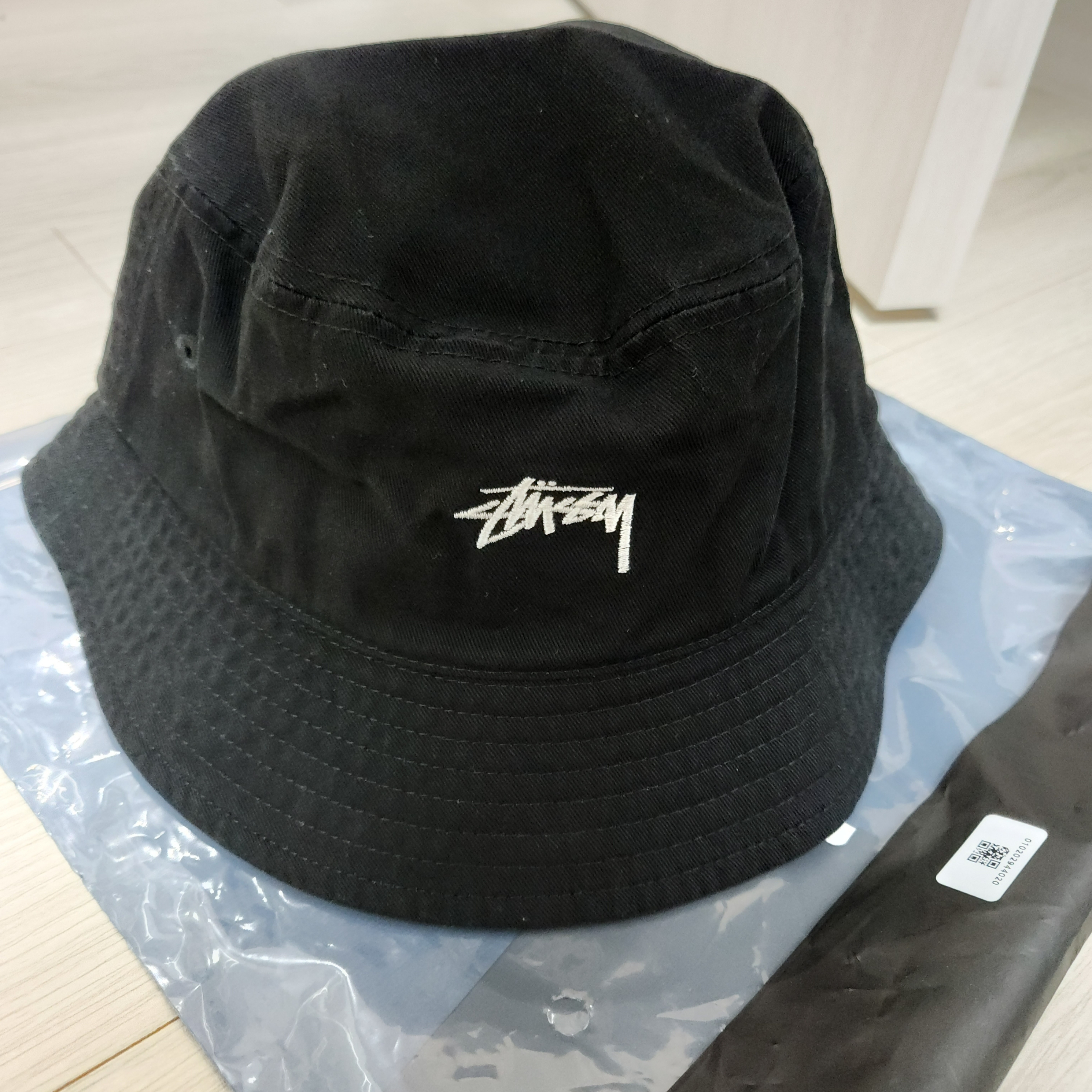 Stussy Stock Bucket Hat Black 착용 스타일 - 1