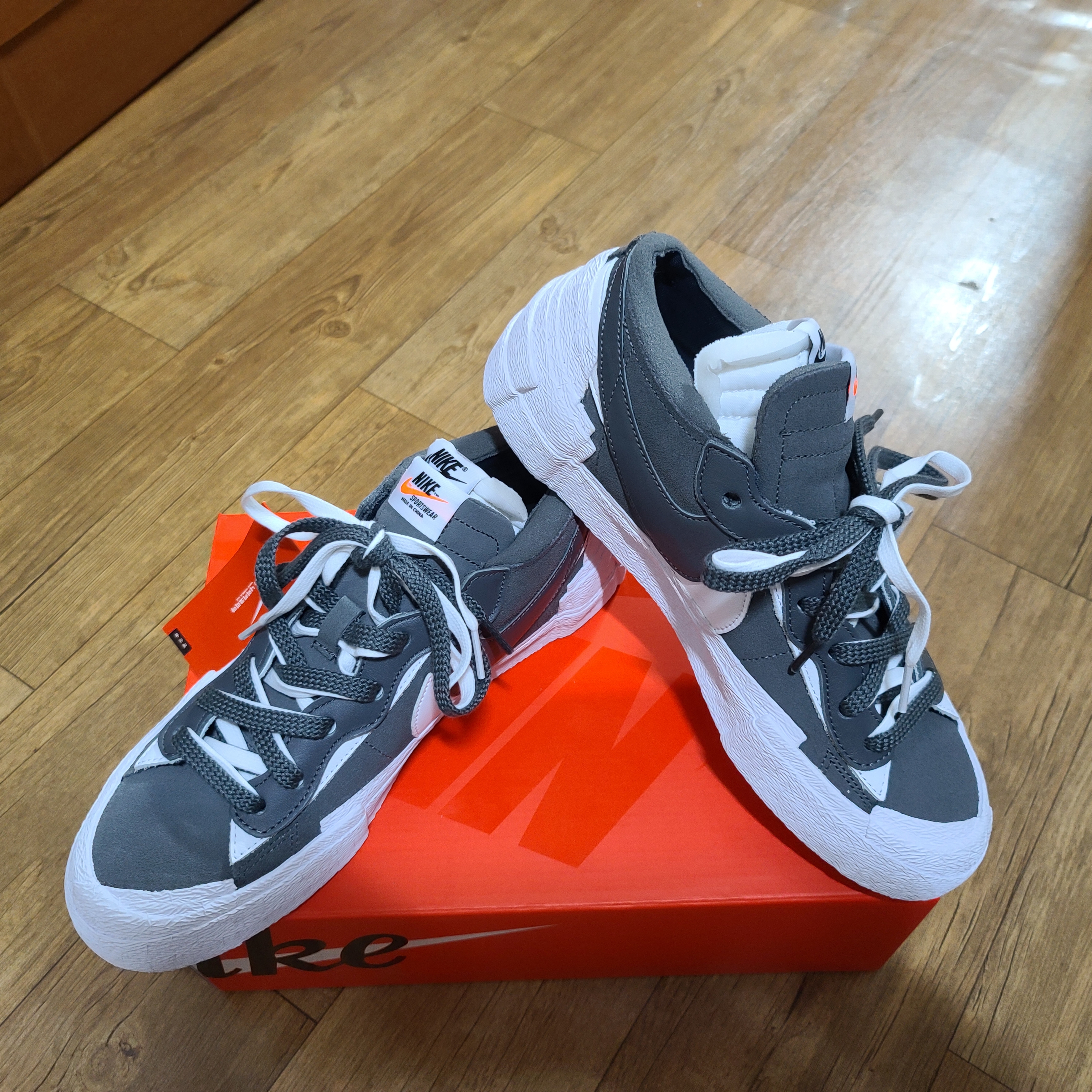 Nike x Sacai Blazer Low Iron Grey 착용 스타일 - 2