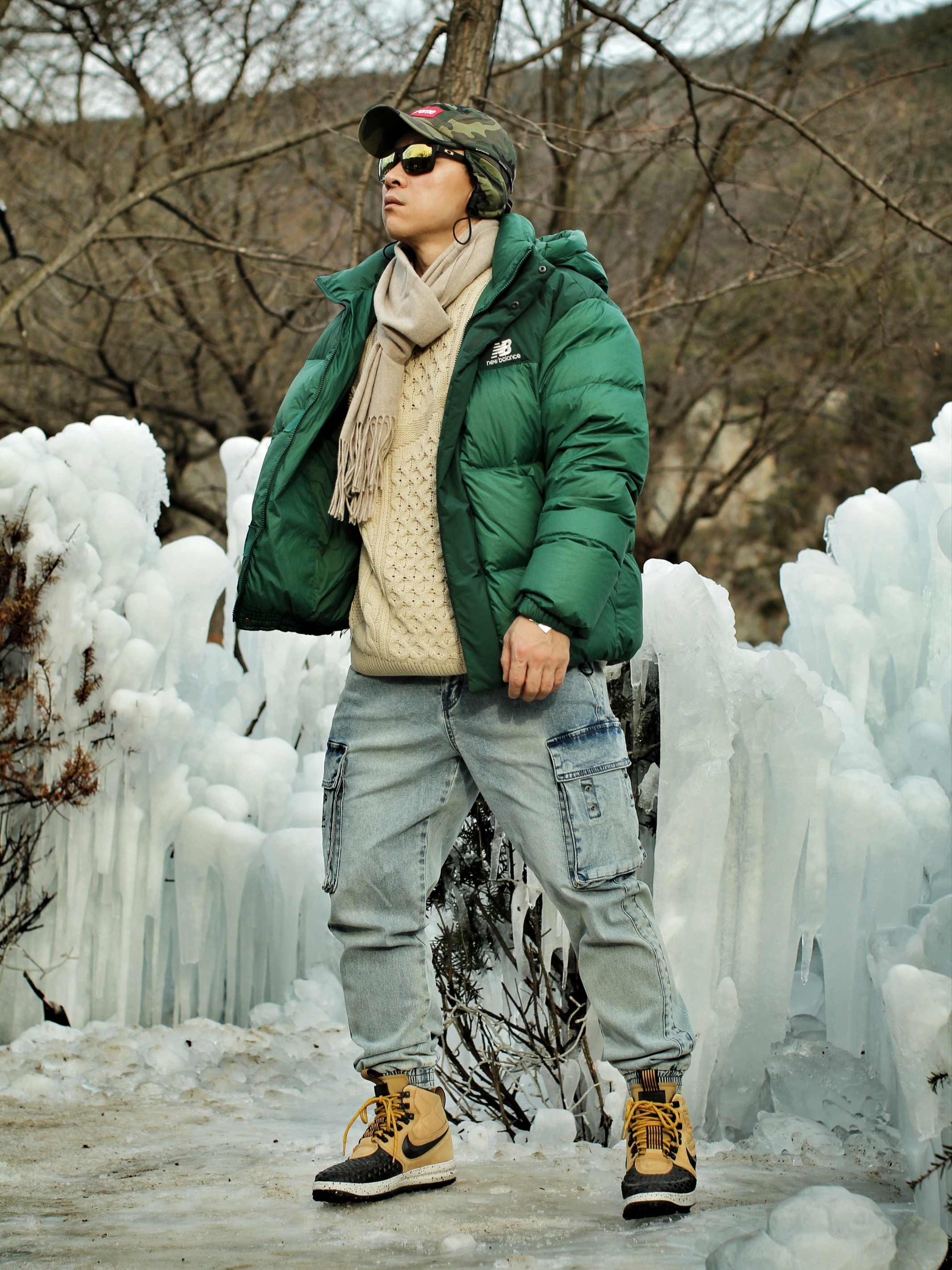 Supreme Packable Earflap Camp Cap Woodland Camo - 22FW, Nike Cable Knit LS Sweater Rattan - Asia 착용 스타일 - 1