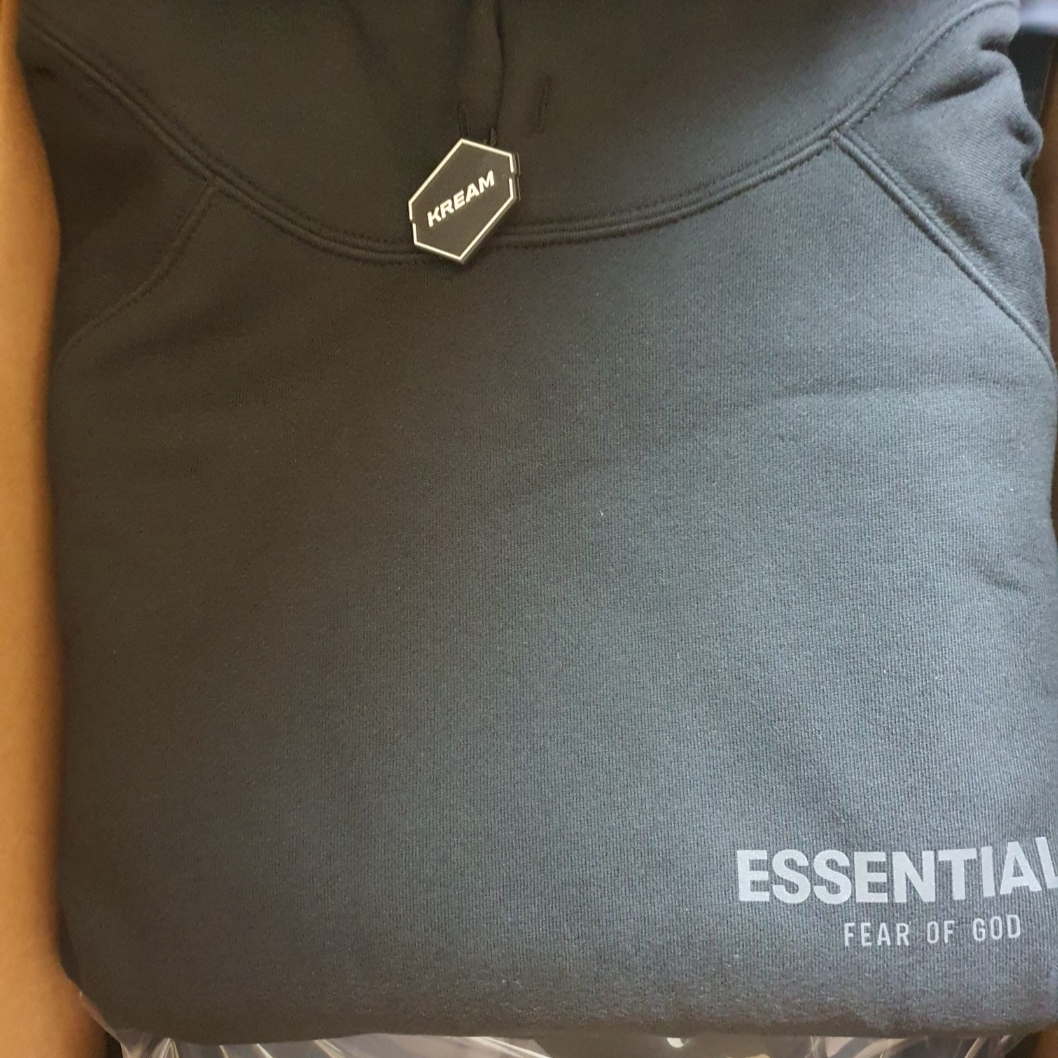 Essentials The Core Collection Pullover Hoodie Black 착용 스타일