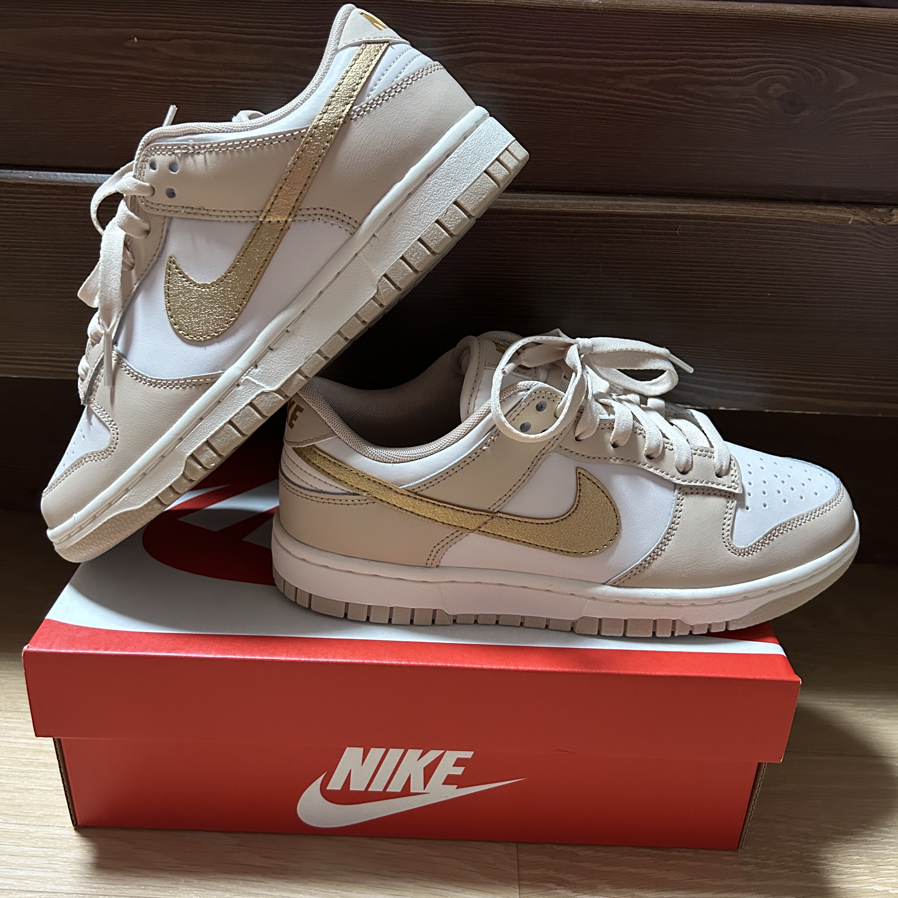 (W) Nike Dunk Low Sanddrift Metallic Gold 착용 스타일