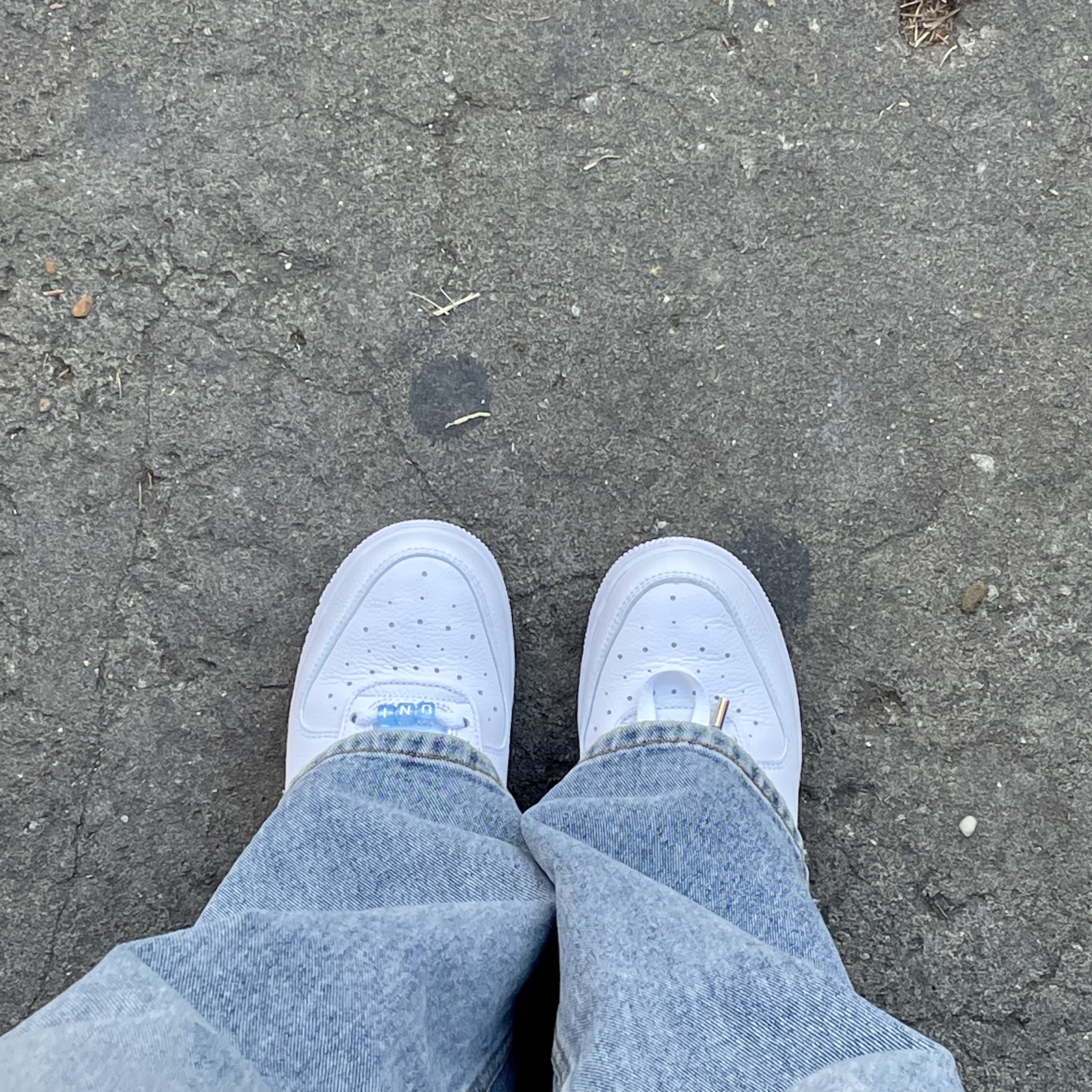Nike x Drake Nocta Air Force 1 Low SP Certified Lover Boy White 착용 스타일 - 3