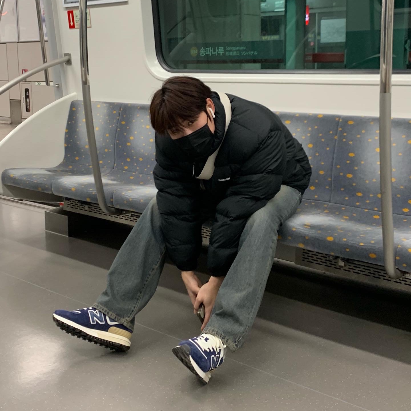 New Balance 574 Legacy Navy 착용 스타일 - 3