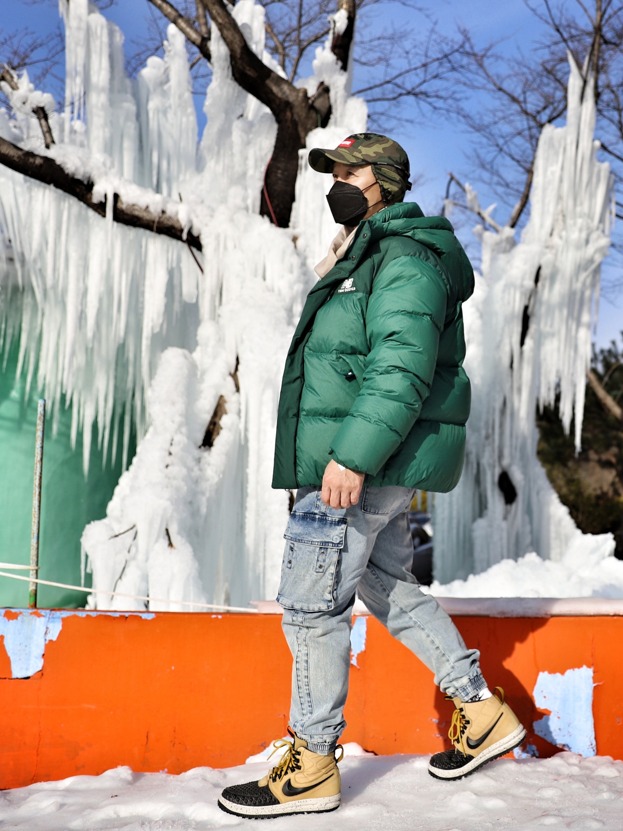 Supreme Packable Earflap Camp Cap Woodland Camo - 22FW, Nike Cable Knit LS Sweater Rattan - Asia 착용 스타일 - 2