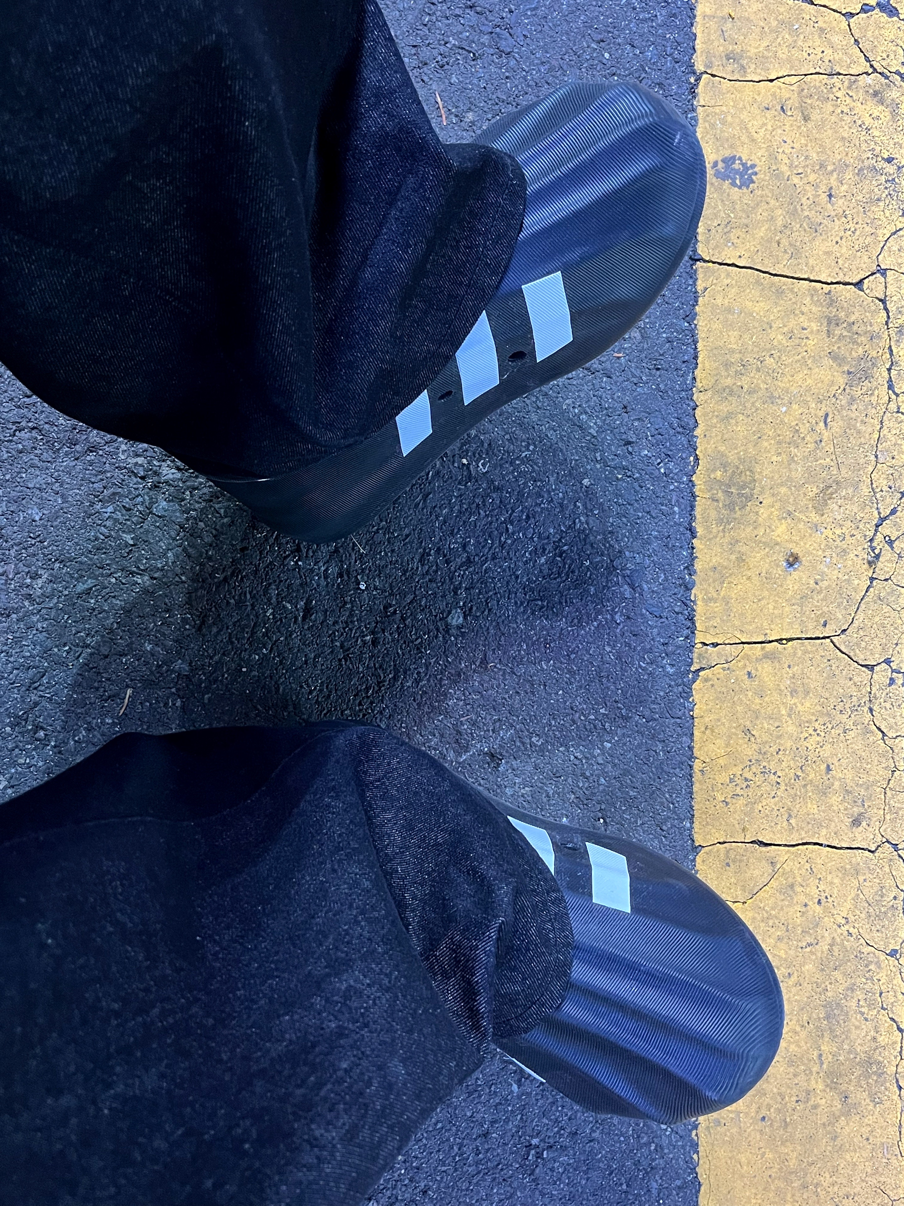 Adidas Adifom Superstar Core Black Cloud White 착용 스타일
