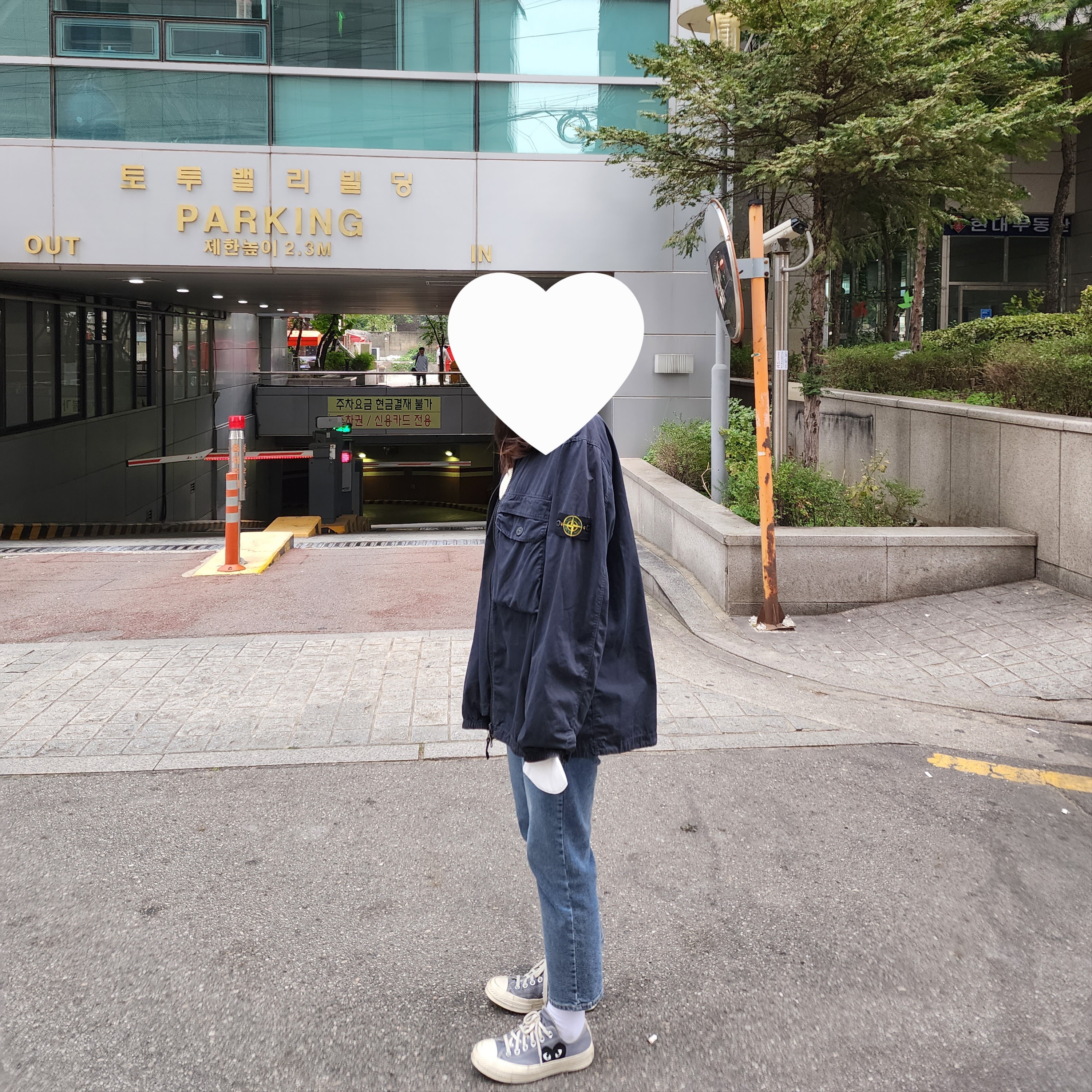 Nike x Travis Scott Air Max 270 React Cactus Trails, Converse x Play Comme des Garcons Chuck 70 Ox Steel Gray 착용 스타일 - 2