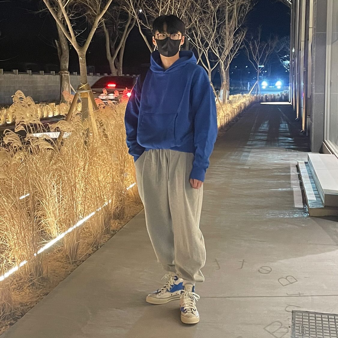 Converse x Ader Error Chuck 70 High White, Yeezy Gap Hoodie Blue 착용 스타일