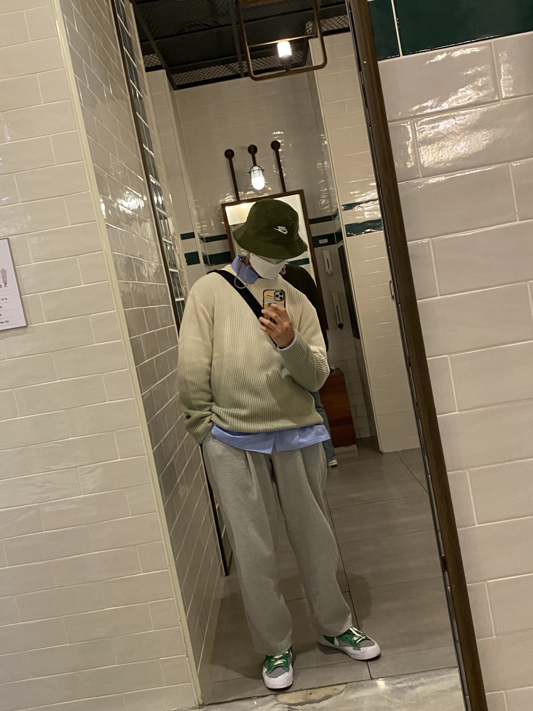 Nike Futura Corduroy Bucket Rough Green, Nike x Sacai Blazer Low Classic Green 착용 스타일