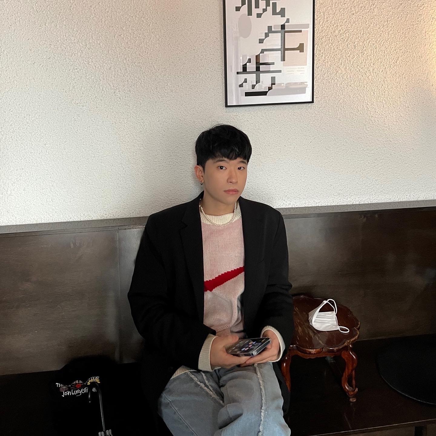 Supreme x Nike Swoosh Sweater White - 19SS, Balenciaga Runner Sneakers Black 착용 스타일 - 1