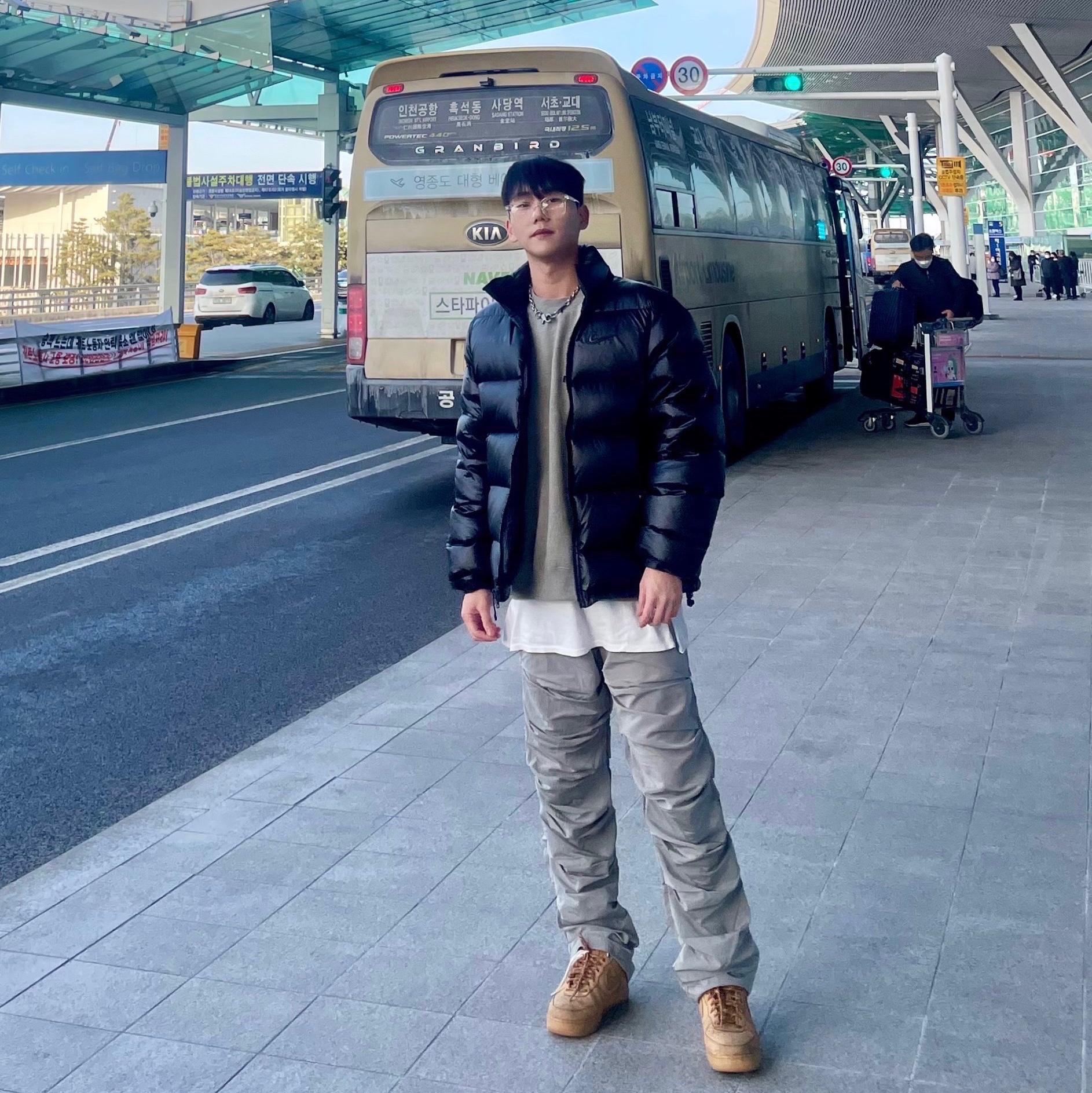 Nike x Drake Nocta Puffer Jacket Black - US/EU, Nike Air Force 1 '07 WB Flax 착용 스타일 - 1