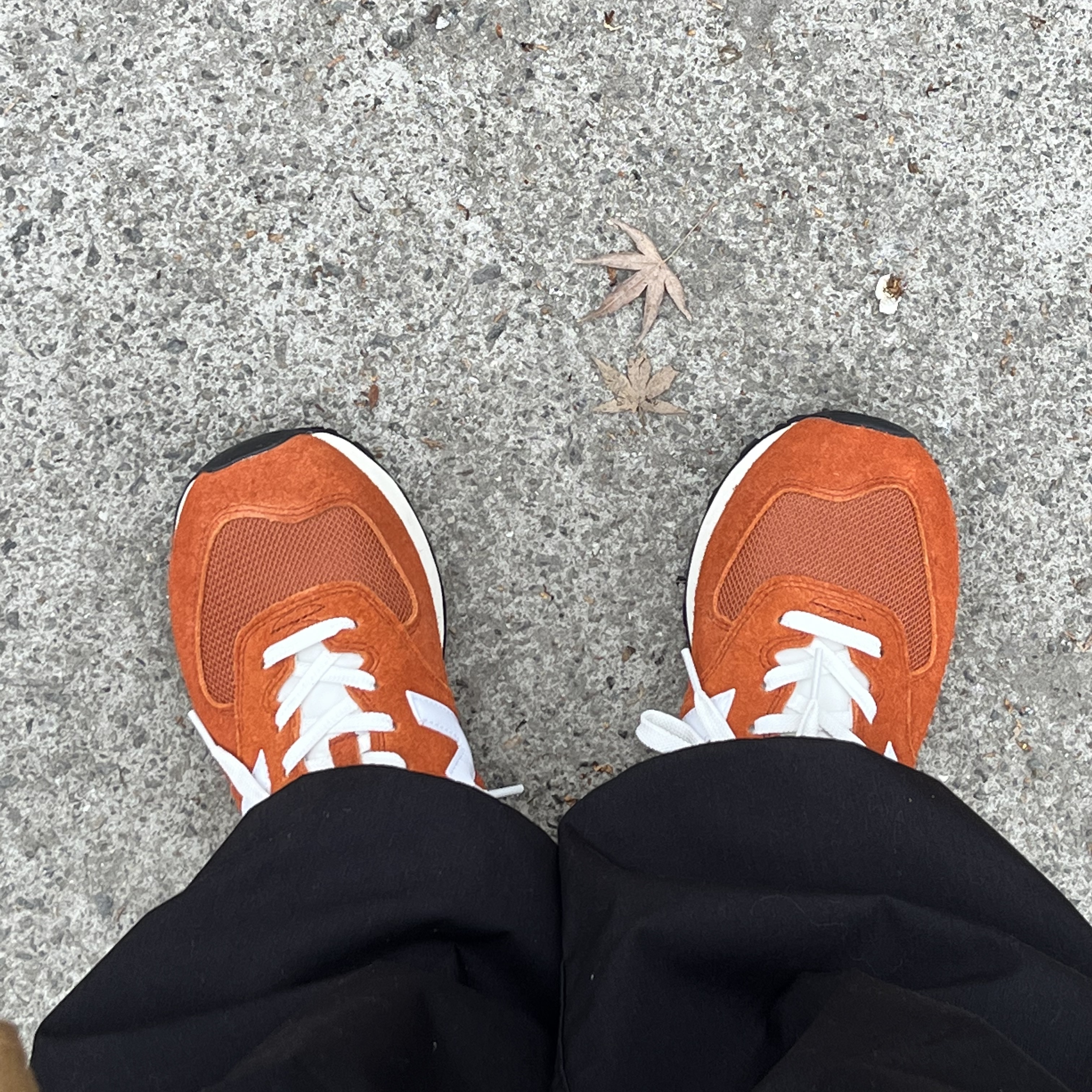 New Balance 574 Heritage Orange Burst White 착용 스타일