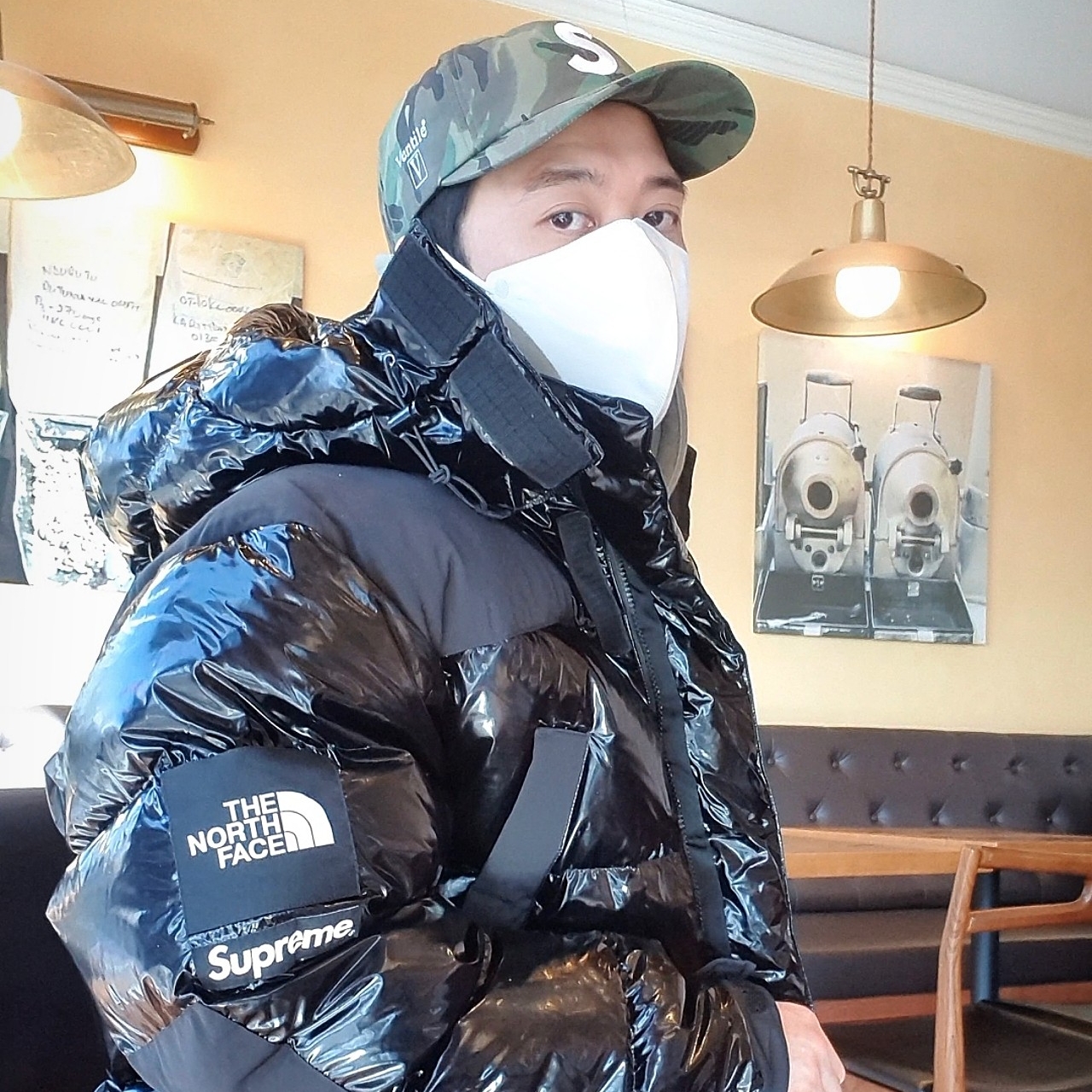 Supreme x The North Face 700-Fill Down Parka Black - 22FW, Supreme Ventile S Logo 6-Panel Swirl Camo - 21FW 착용 스타일