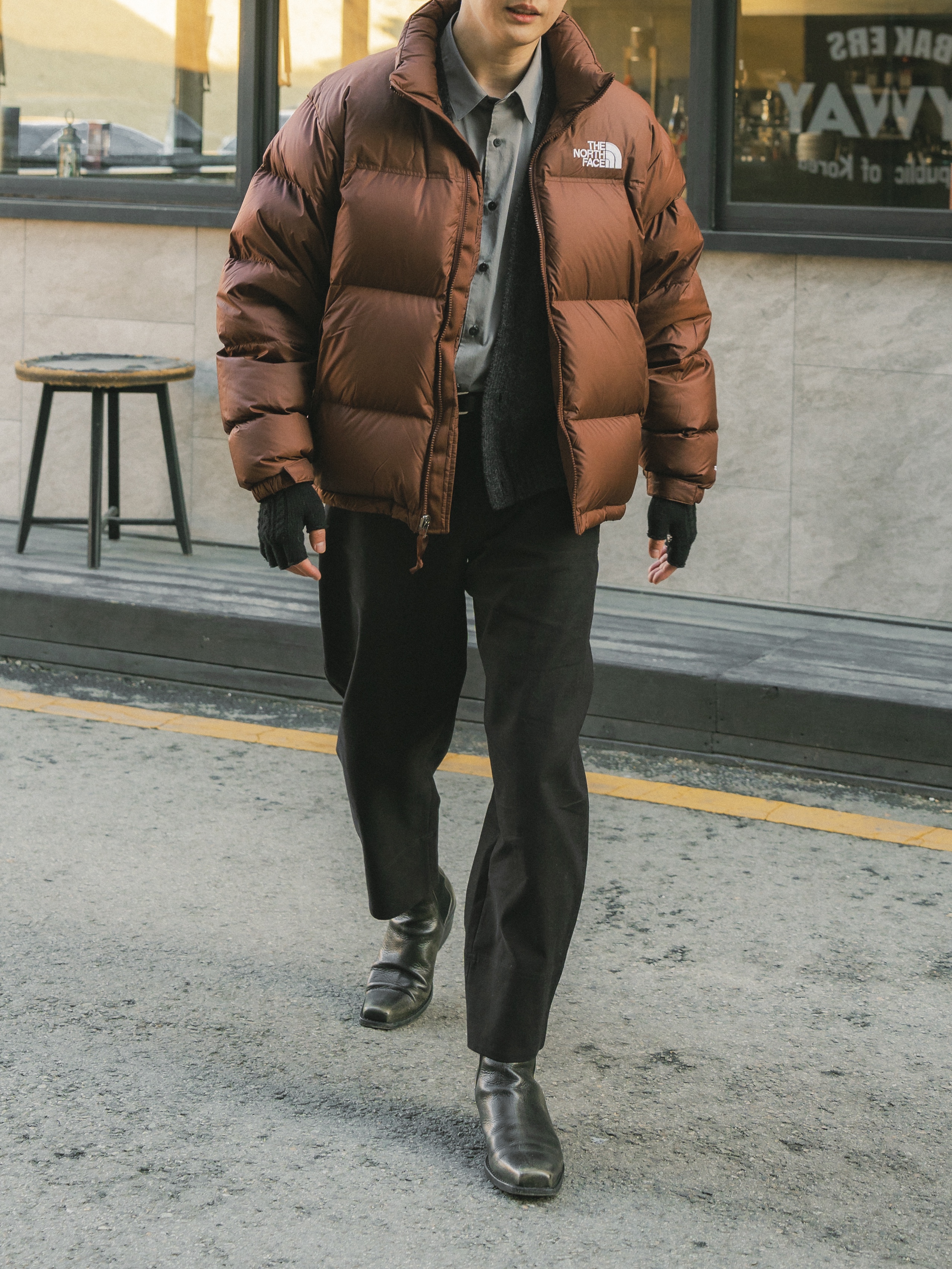 The North Face 1996 Retro Nuptse Jacket Dark Oak 착용 스타일 - 1