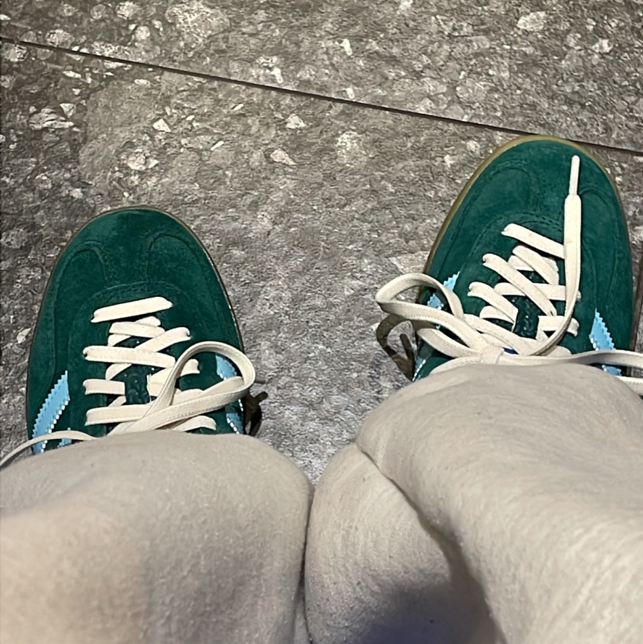Adidas Gazelle Indoor Collegiate Green Hazy Sky 착용 스타일