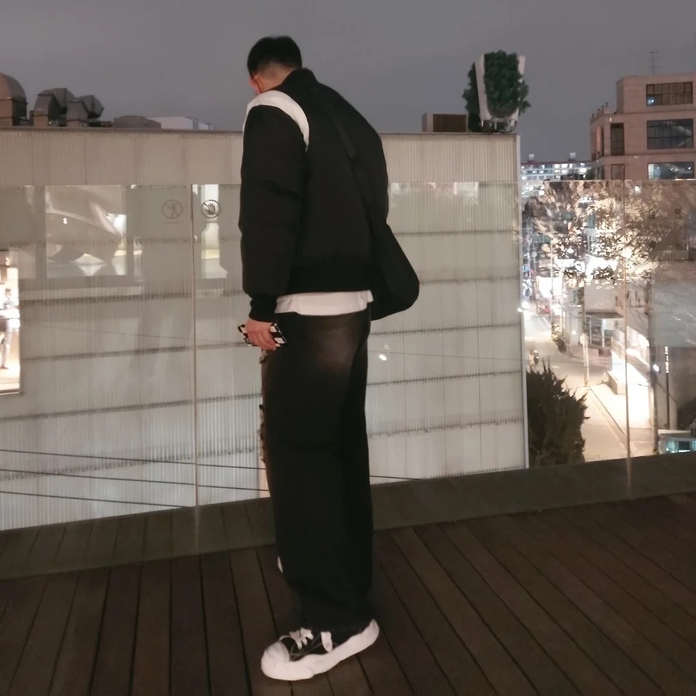 Maison Mihara Yasuhiro Hank OG Sole Canvas Low-top Sneakers Black, Jordan 1 Retro Low OG Black and Dark Powder Blue 착용 스타일 - 1