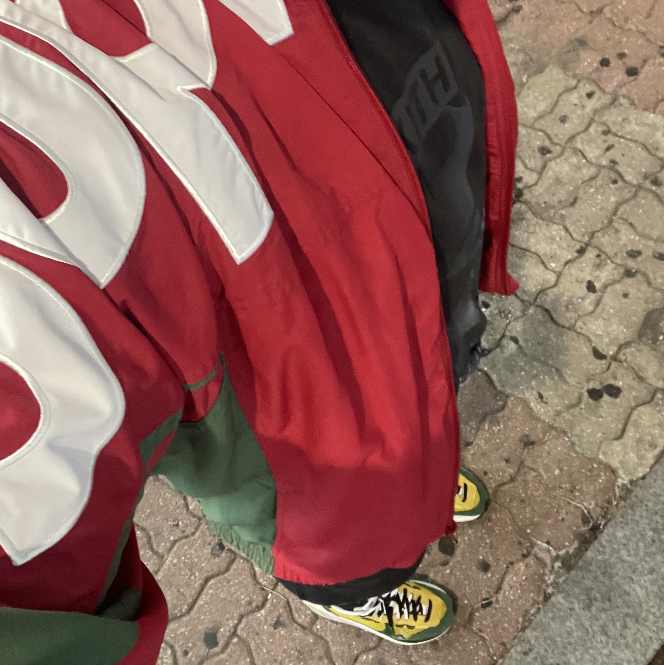 Nike x Sacai VaporWaffle Tour Yellow & Gorge Green Sail, Supreme Shoulder Logo Track Jacket Red - 19FW 착용 스타일