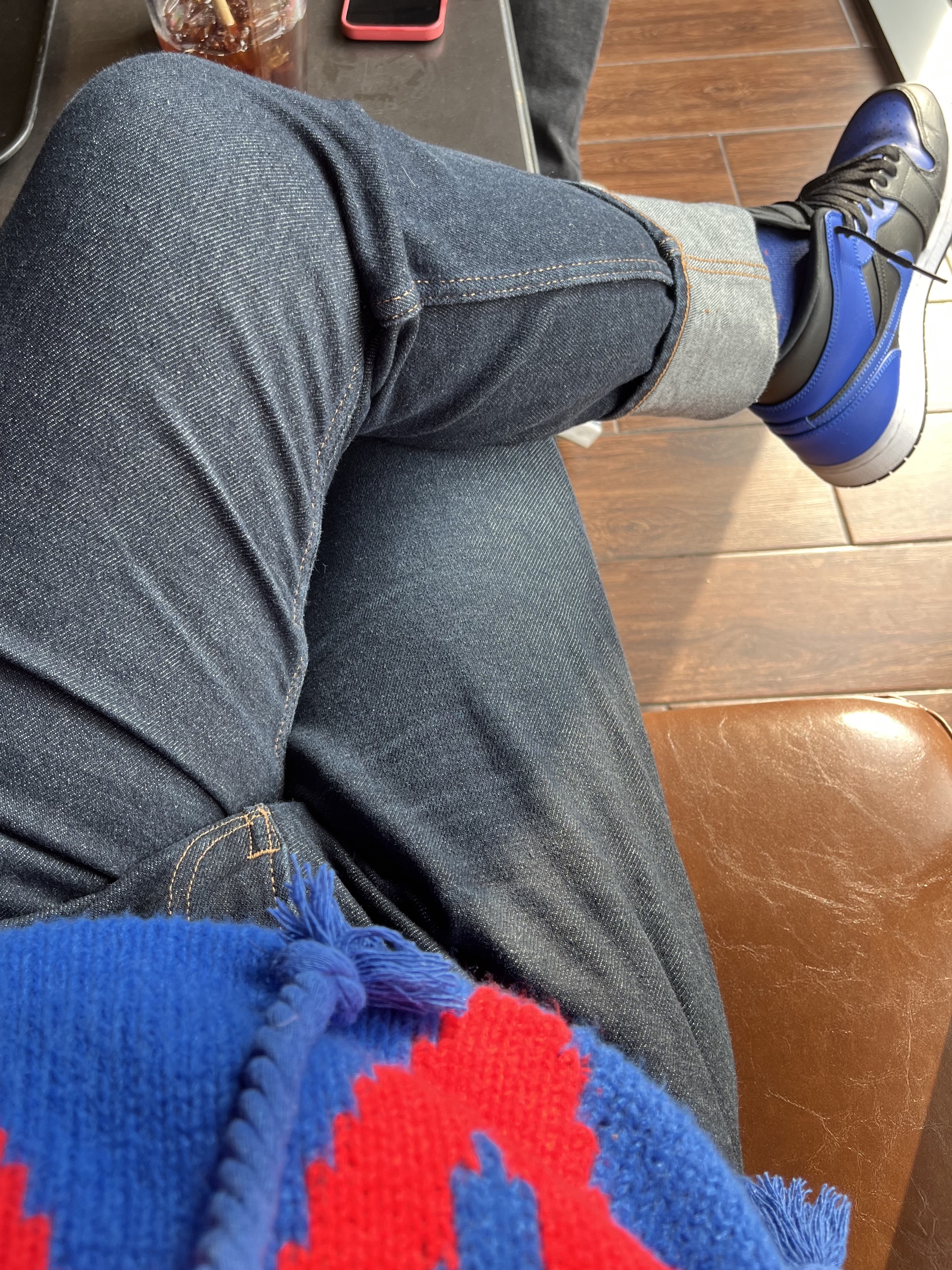 Jordan 1 Mid Black Hyper Royal 착용 스타일