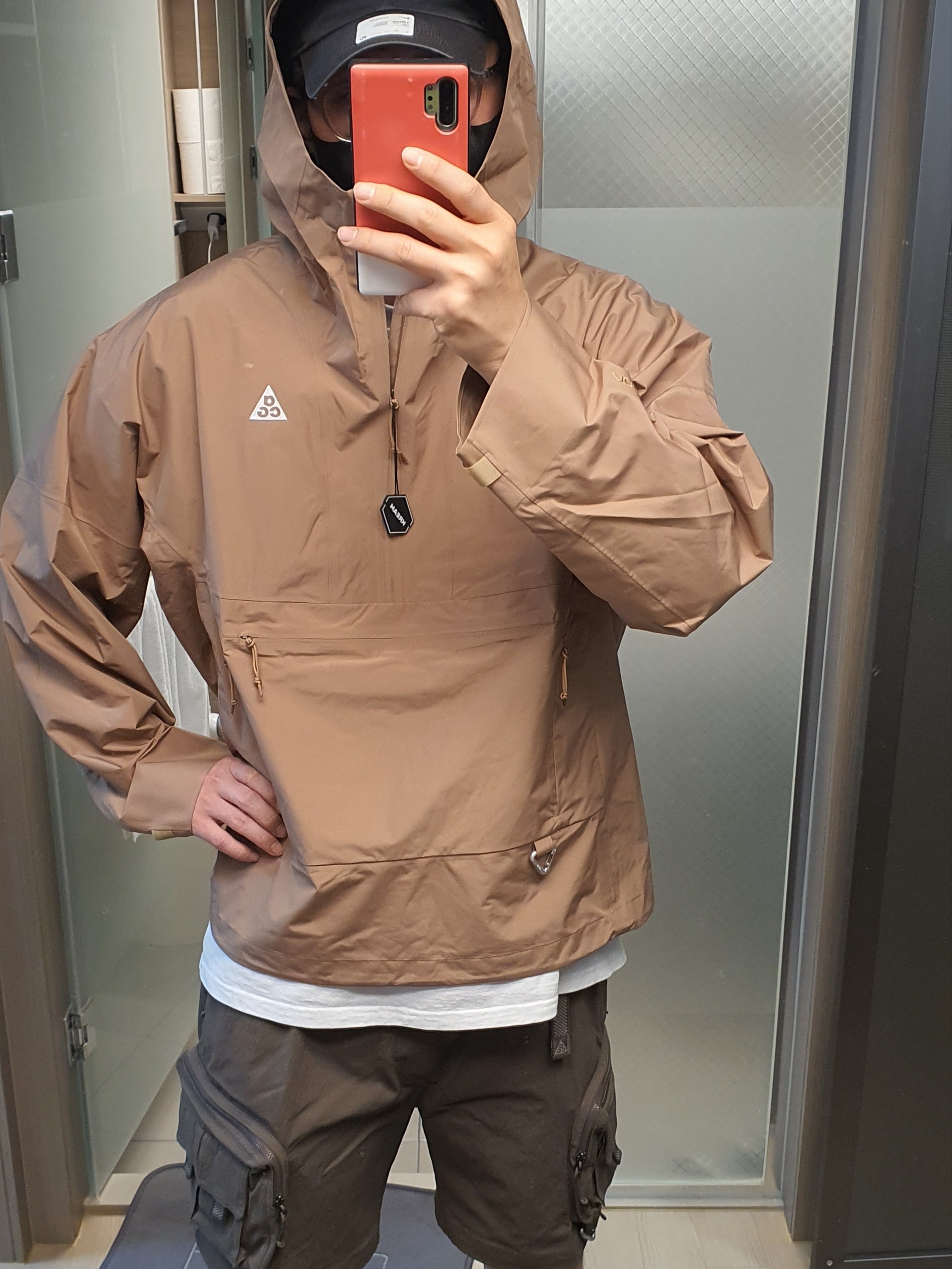 Nike ACG Storm-Fit ADV Cascade Rain Jacket Dark Driftwood- Asia, Nike ACG Cargo Shorts Ironstone - Asia 착용 스타일