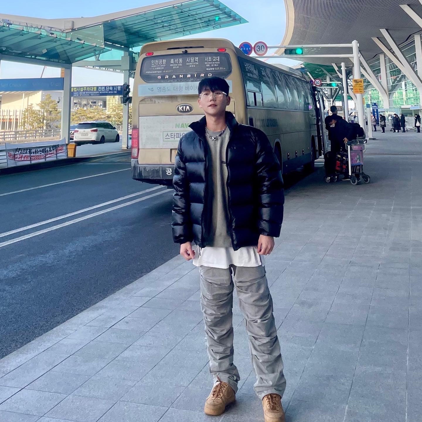 Nike x Drake Nocta Puffer Jacket Black - US/EU, Nike Air Force 1 '07 WB Flax 착용 스타일 - 2