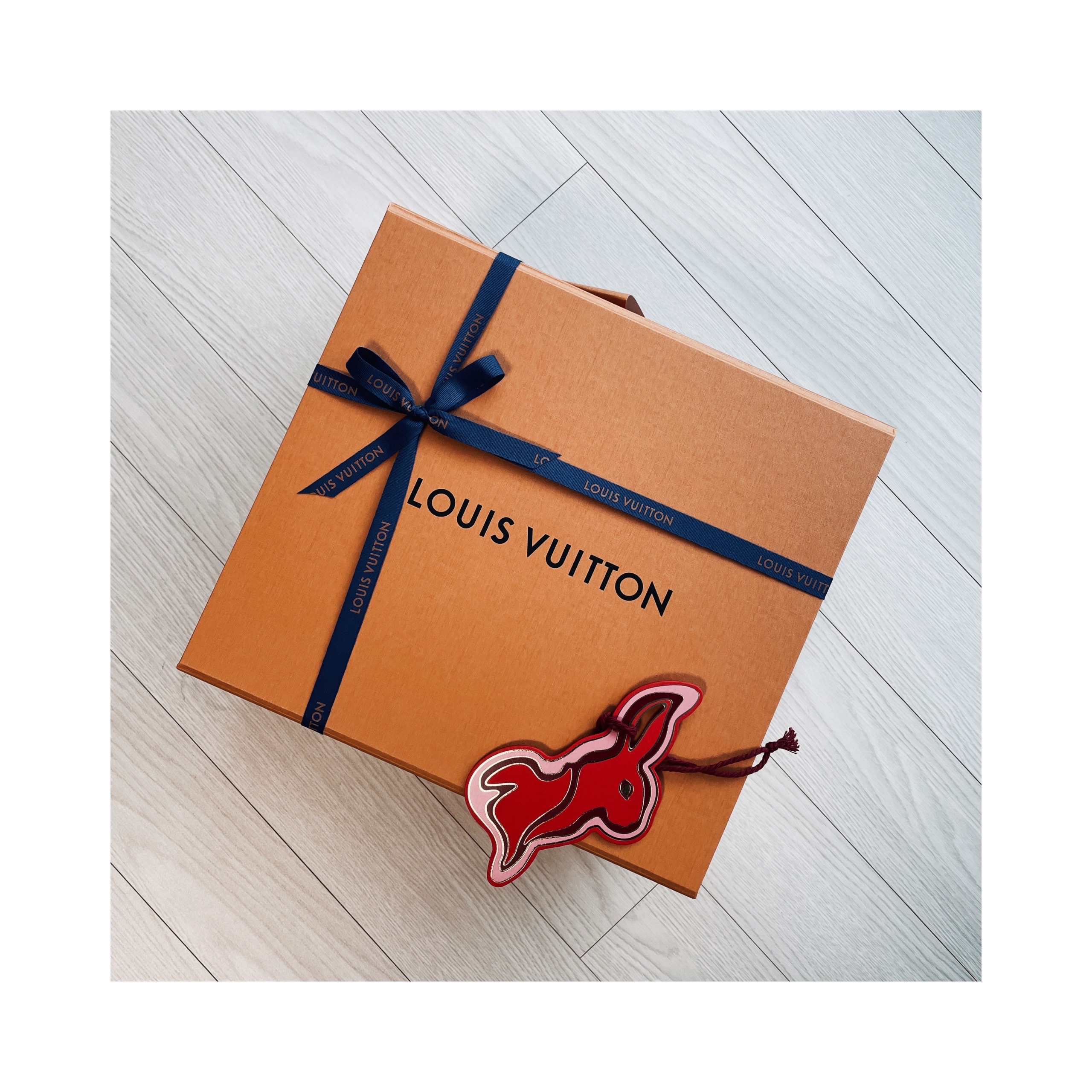 Louis Vuitton Marelle Epi Black 착용 스타일 - 3