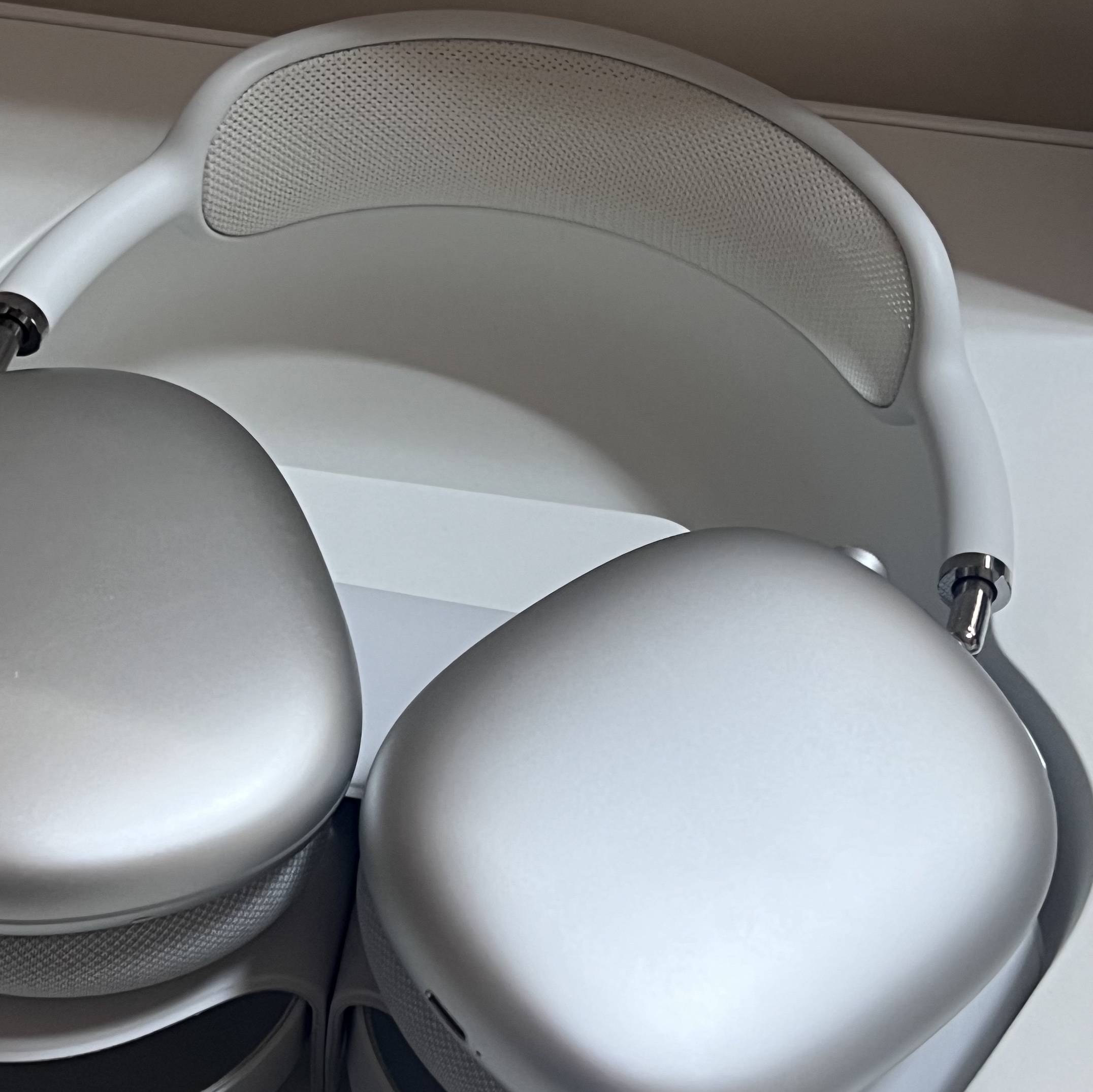Apple AirPods Max Lightning Silver (Korean Ver.) 착용 스타일 - 2