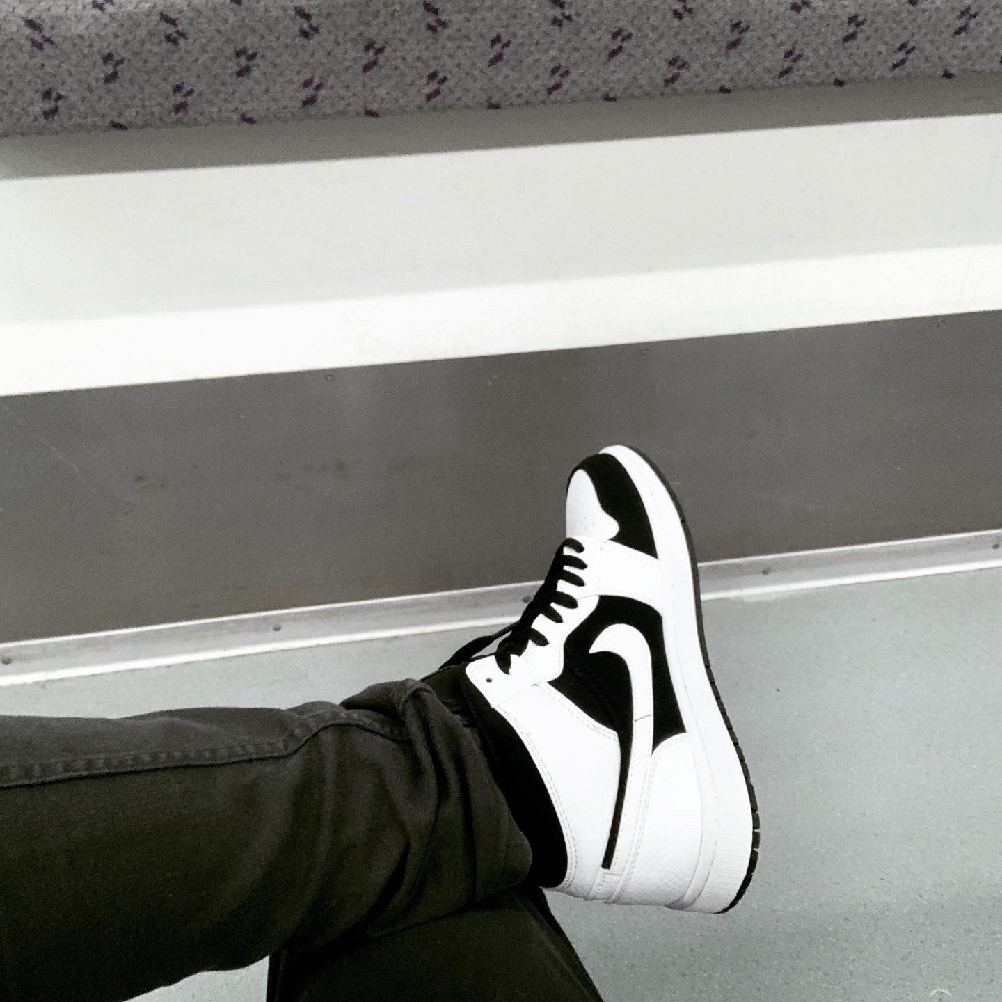Jordan 1 Mid White Black 착용 스타일 - 3