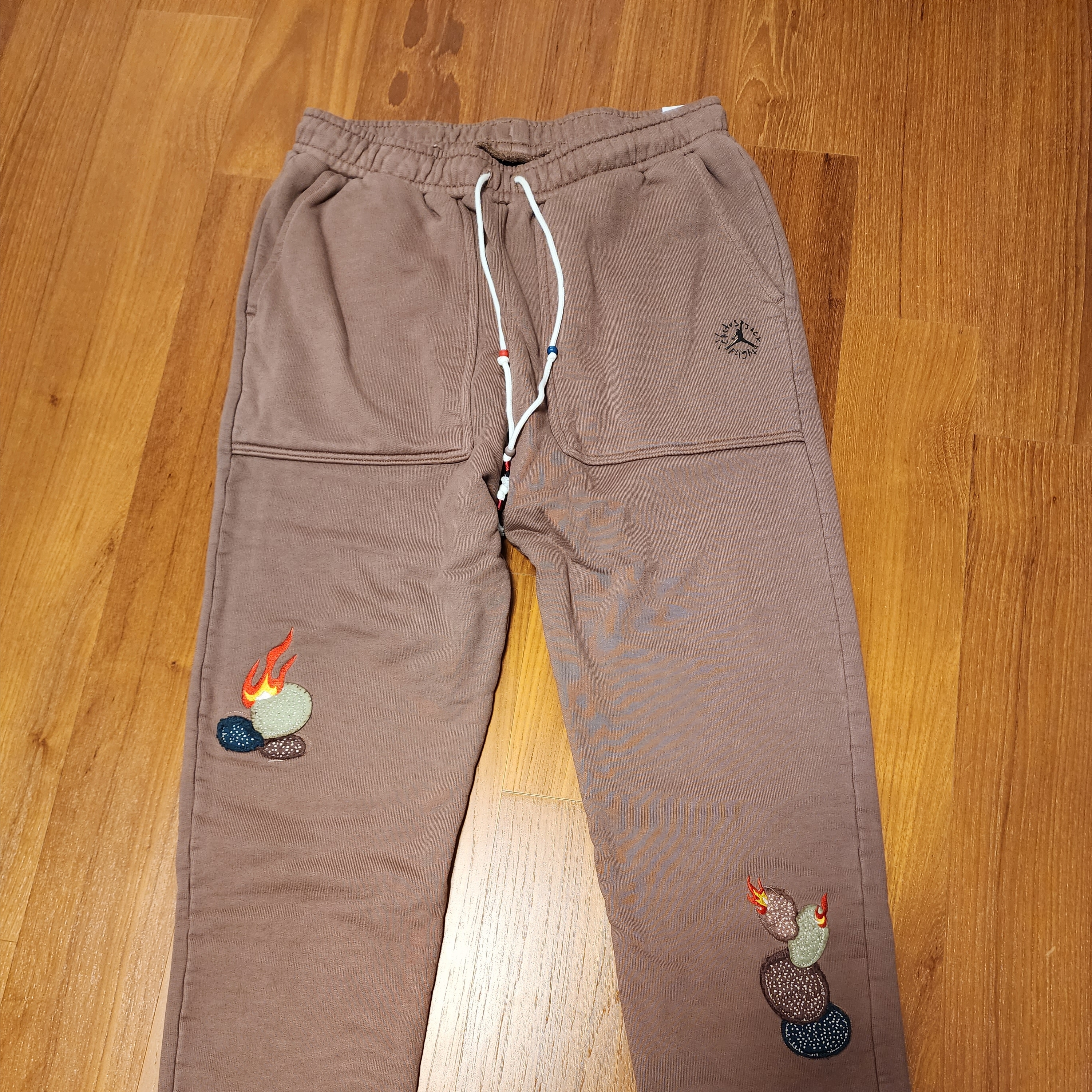 Jordan x Travis Scott Fleece Pants Antique Brown - US/EU 착용 스타일 - 1
