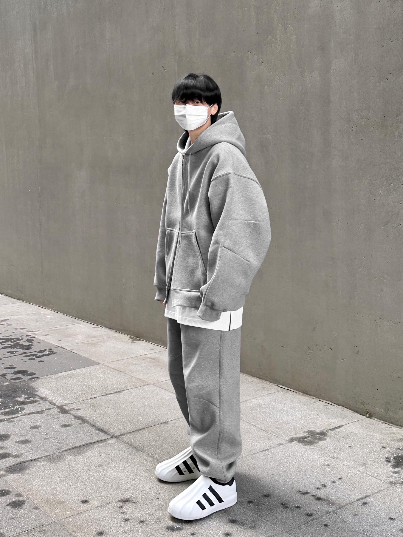 Adidas Adifom Superstar Core White 착용 스타일 - 3