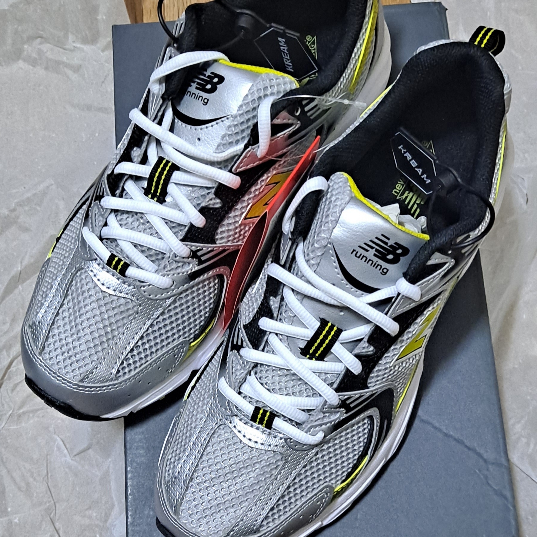 New Balance 530 Silver 착용 스타일