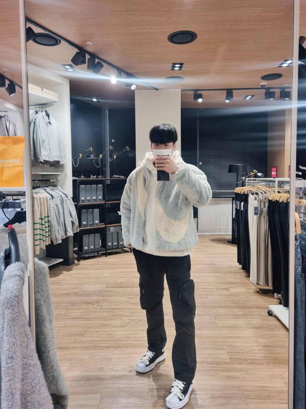 Maison Mihara Yasuhiro Blakey OG Sole Canvas Low-top Sneakers Black, (W) Nike NSW Faux Fur Jacket Photon Dust - Asia 착용 스타일 - 1