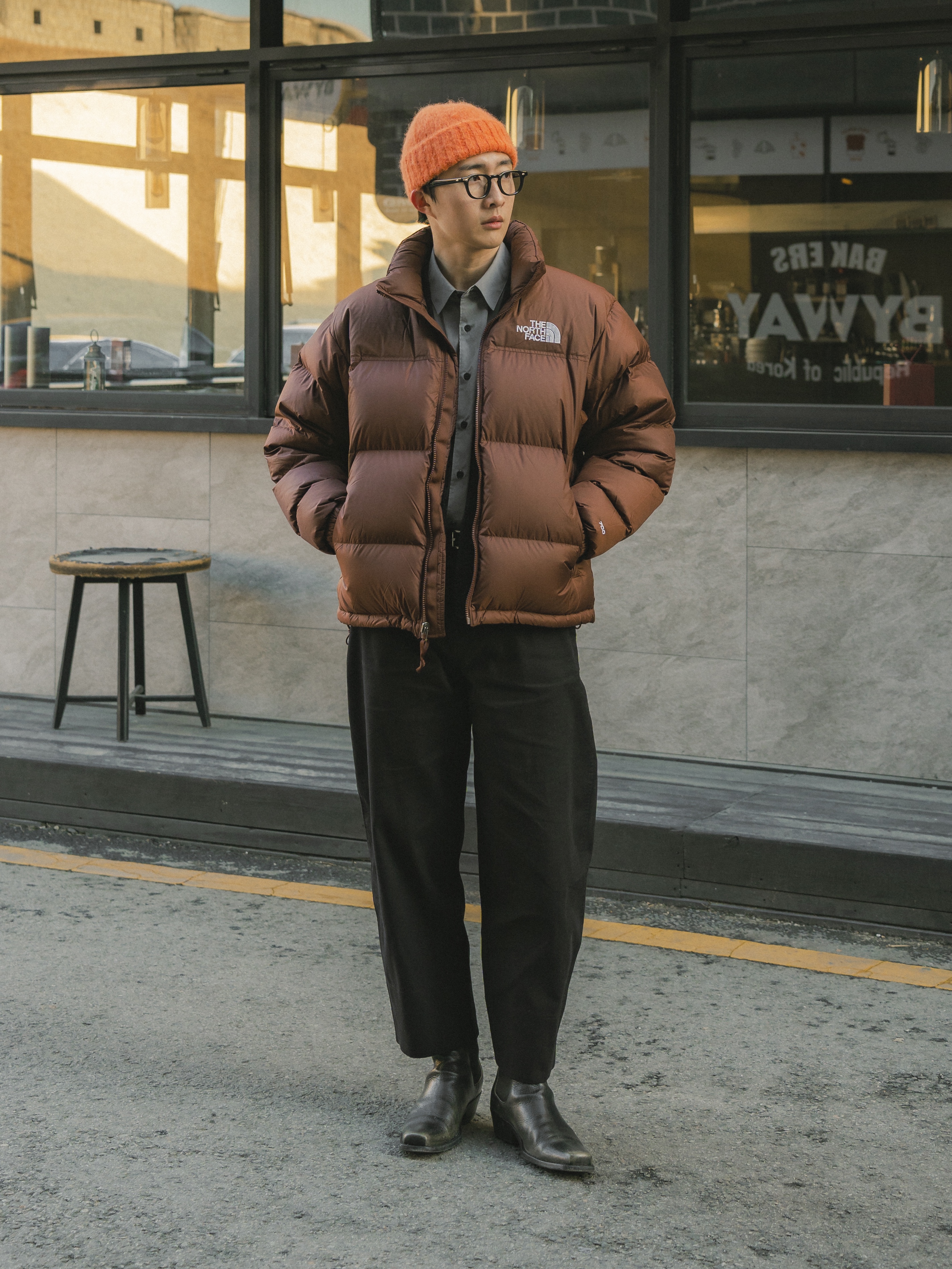 The North Face 1996 Retro Nuptse Jacket Dark Oak 착용 스타일 - 2