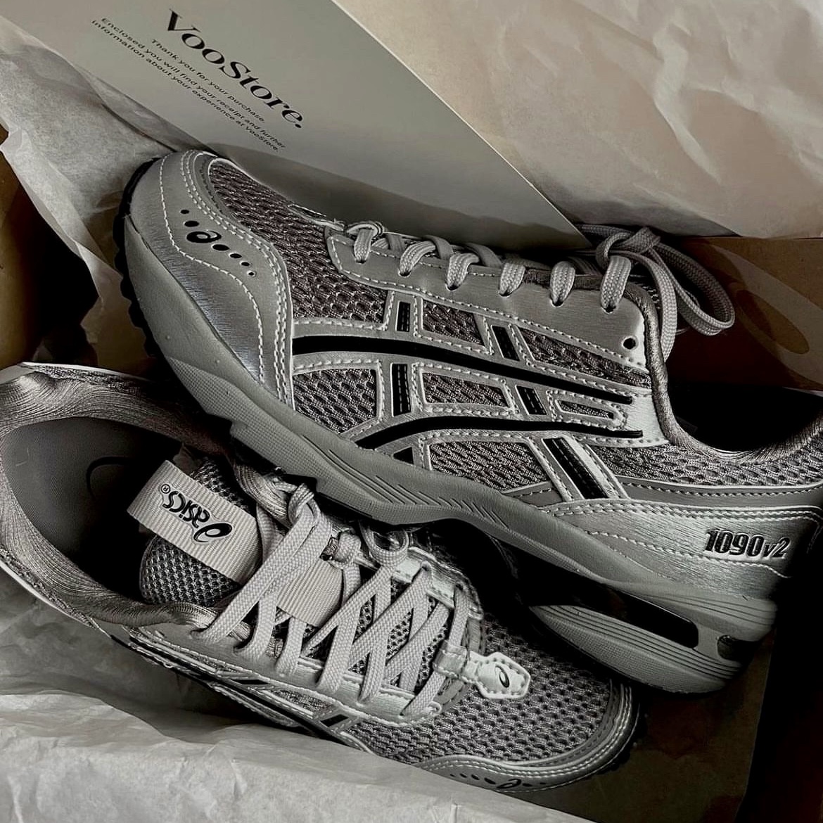 Asics x Freja Wewer Gel-1090 V2 Clay Grey Pure Silver 착용 스타일