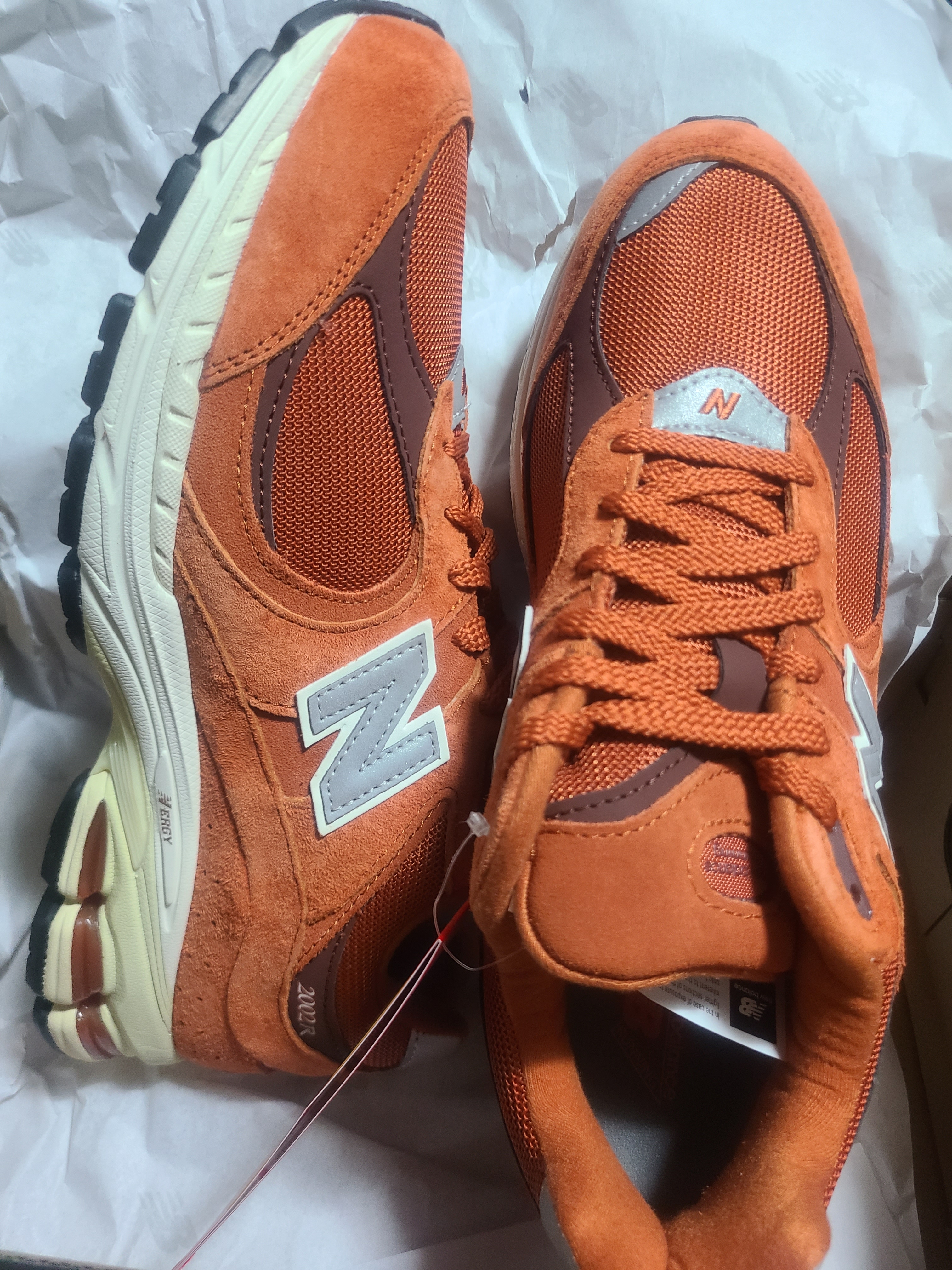 New Balance 2002R Rust Oxide 착용 스타일