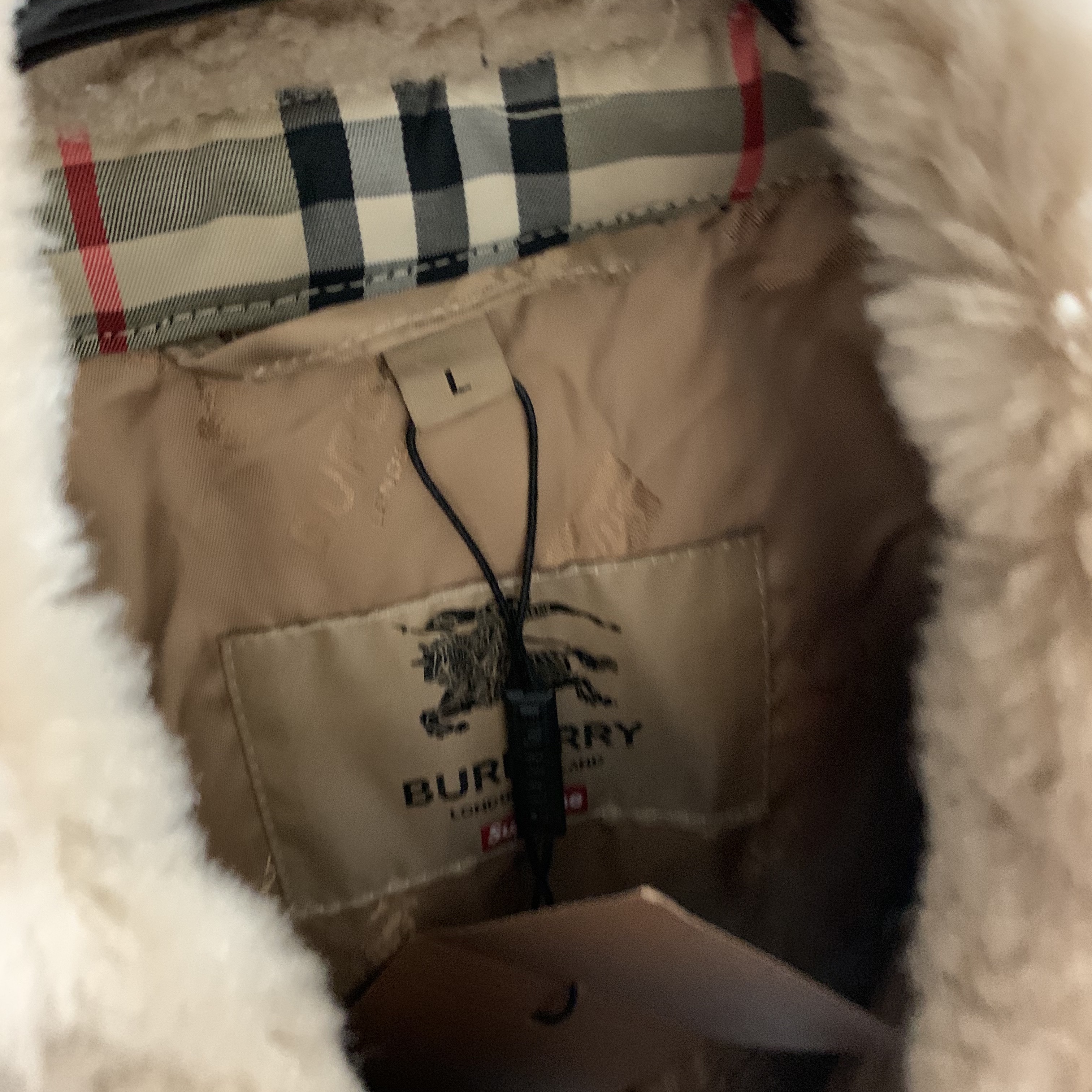 Supreme x Burberry Shearling Collar Down Puffer Jacket Beige - 22SS 착용 스타일