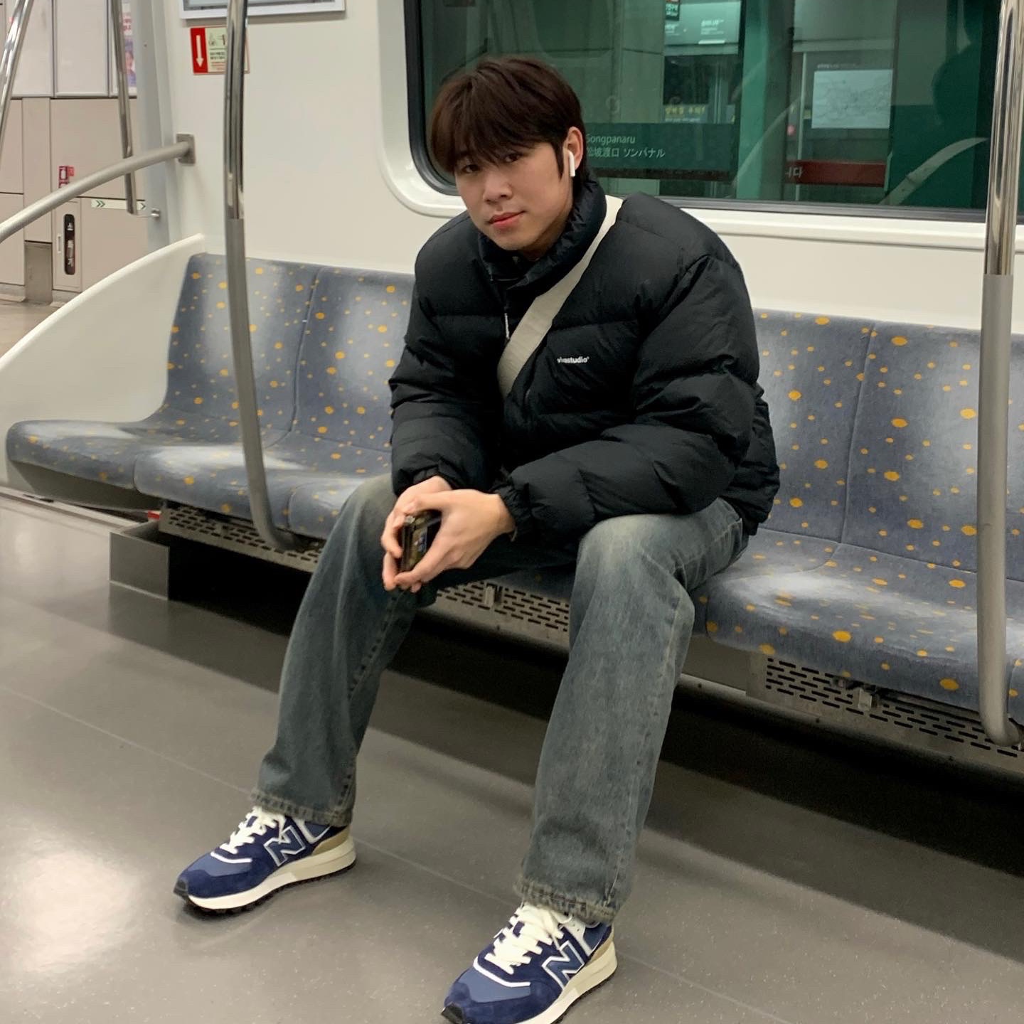 New Balance 574 Legacy Navy 착용 스타일 - 1