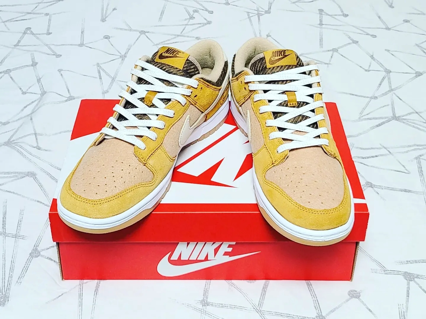 Nike Dunk Low SE Praline Desert Ochre 착용 스타일 - 3