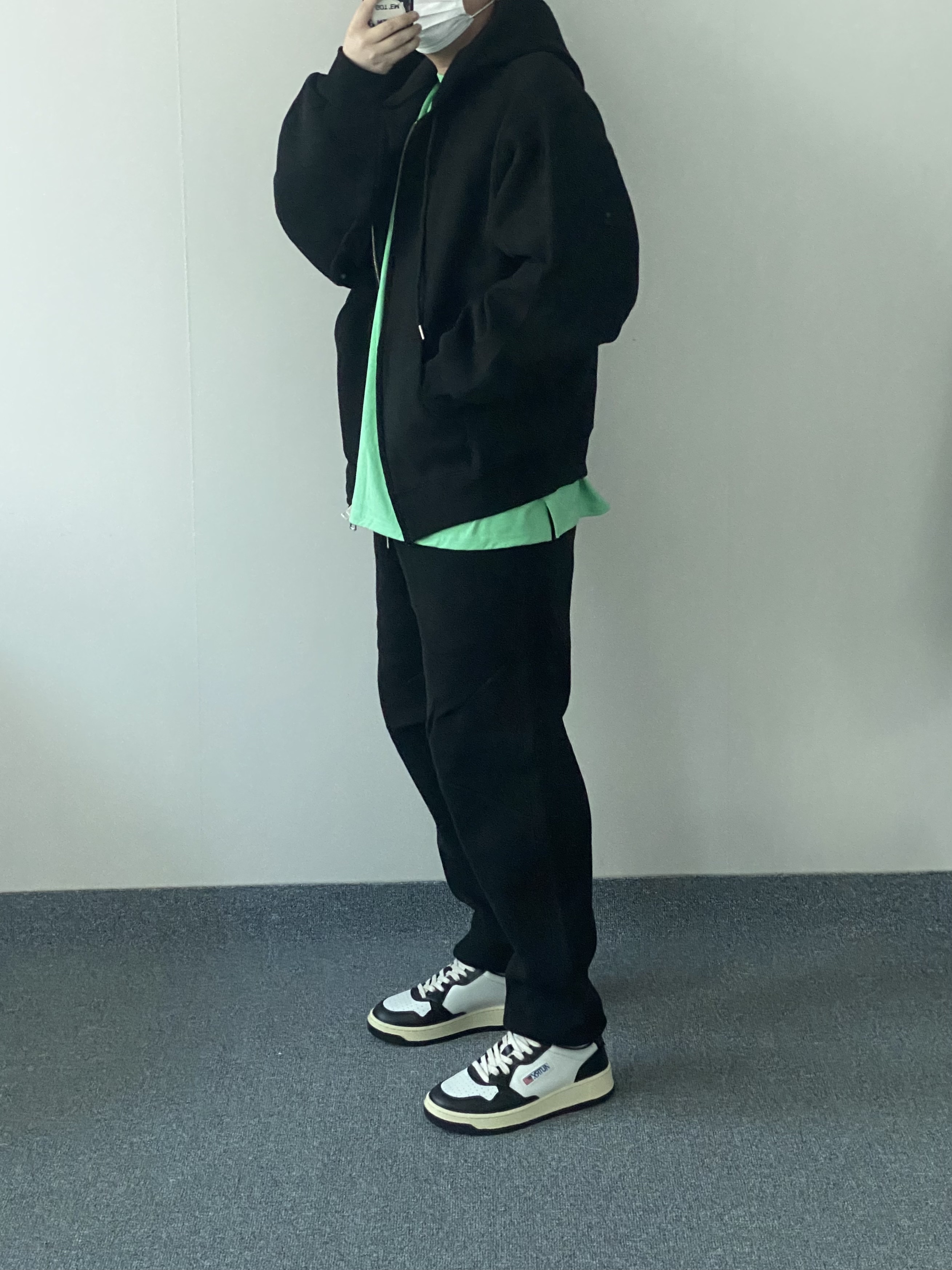 (W) Autry Medalist Low Leather Sneakers Black White, Autry Medalist Low Leather Sneakers Black White 착용 스타일 - 3