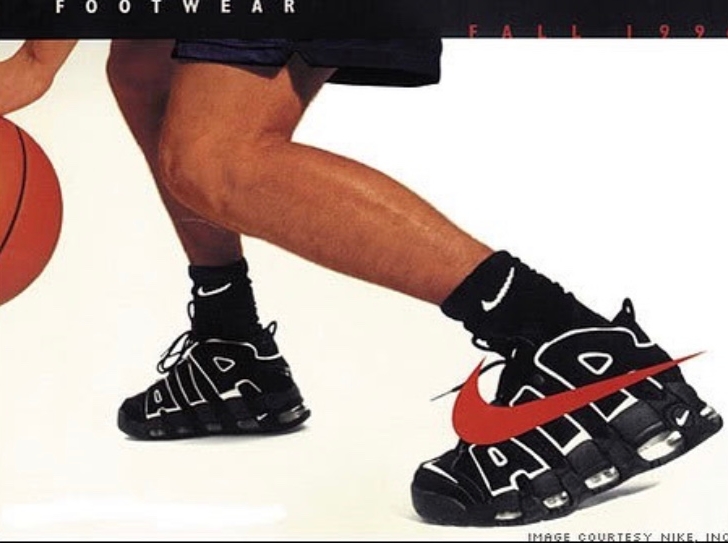 Nike Air More Uptempo Black White 2020 착용 스타일 - 2