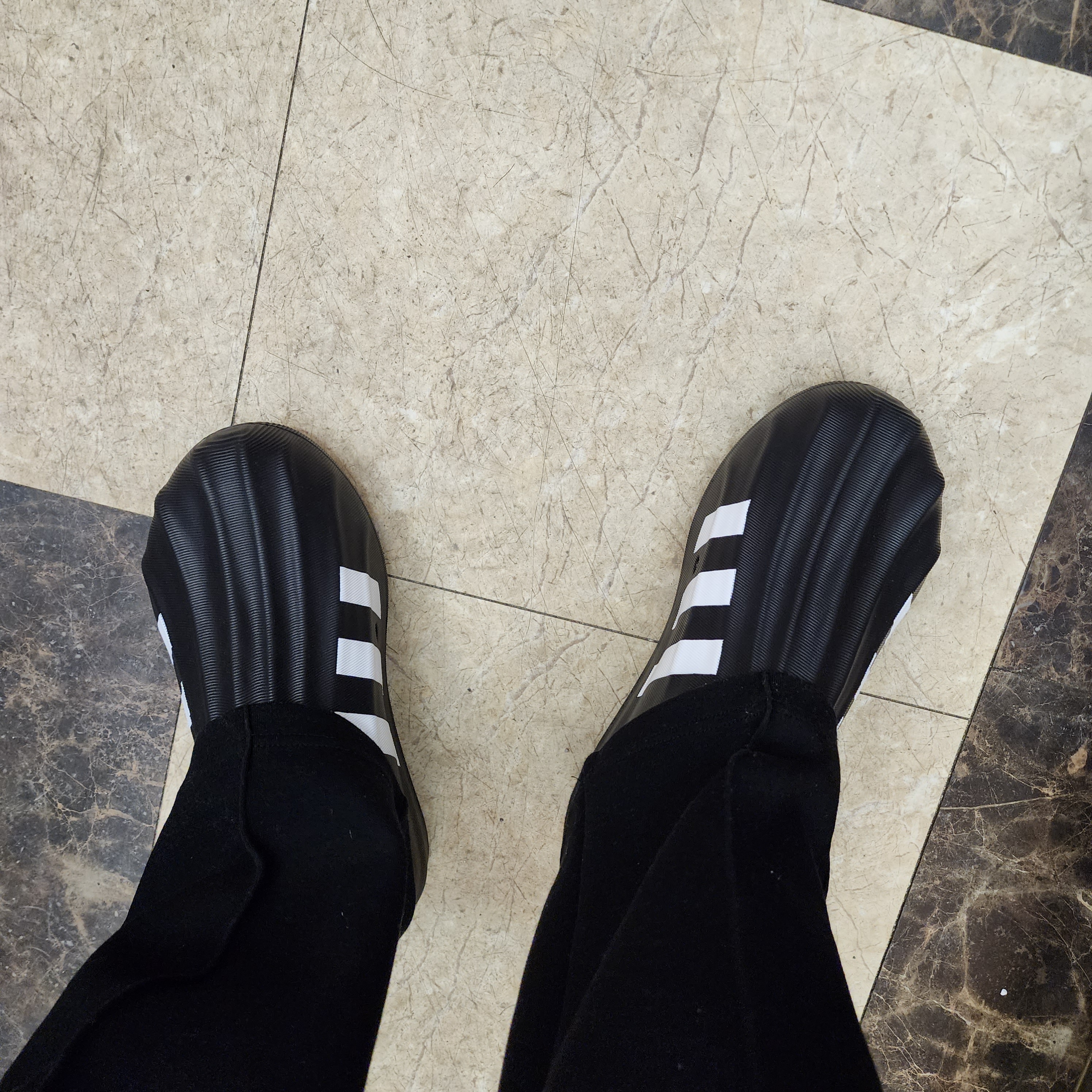 Adidas Adifom Superstar Core Black Cloud White 착용 스타일