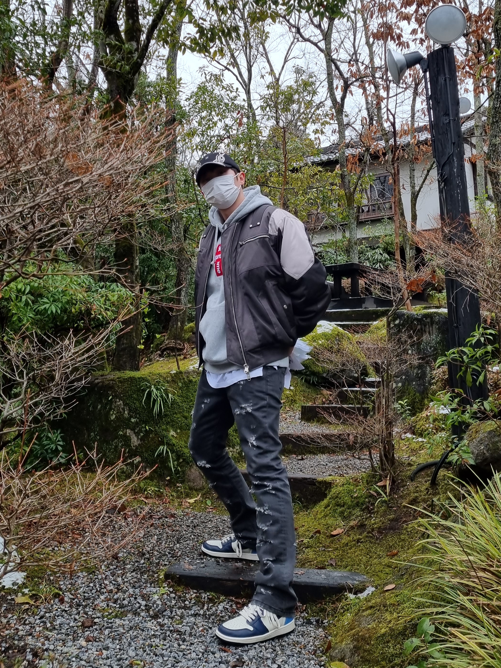 Undermycar Wani Kame Multi Block Pocket Turtle Bomber Driftwood - 22FW, Supreme Cross Box Logo Hooded Sweatshirt Heather Grey - 20FW 착용 스타일 - 1